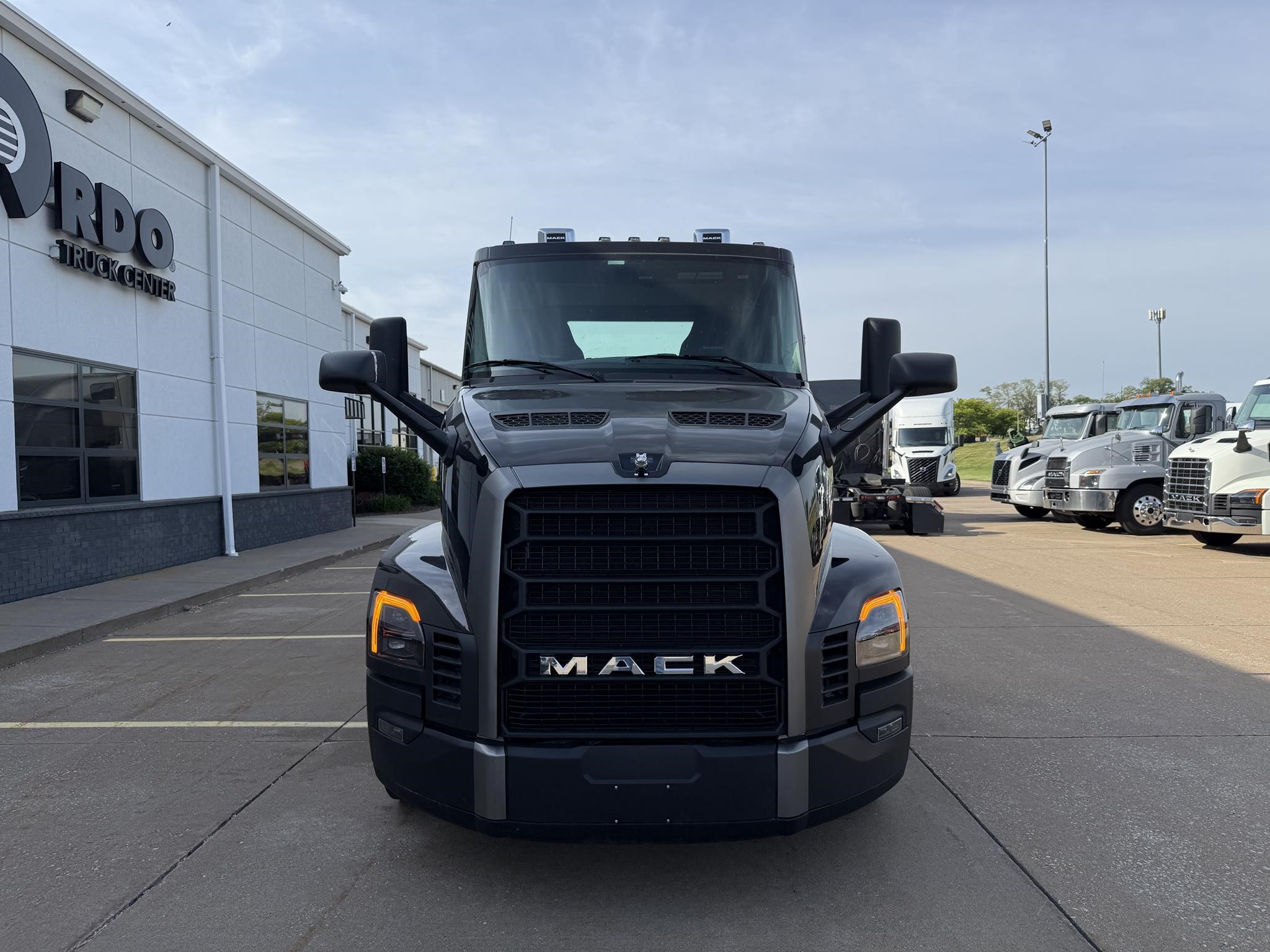 2026 MACK PIONEER 64T 2026 MACK PIONEER 64T - image 2 of 6