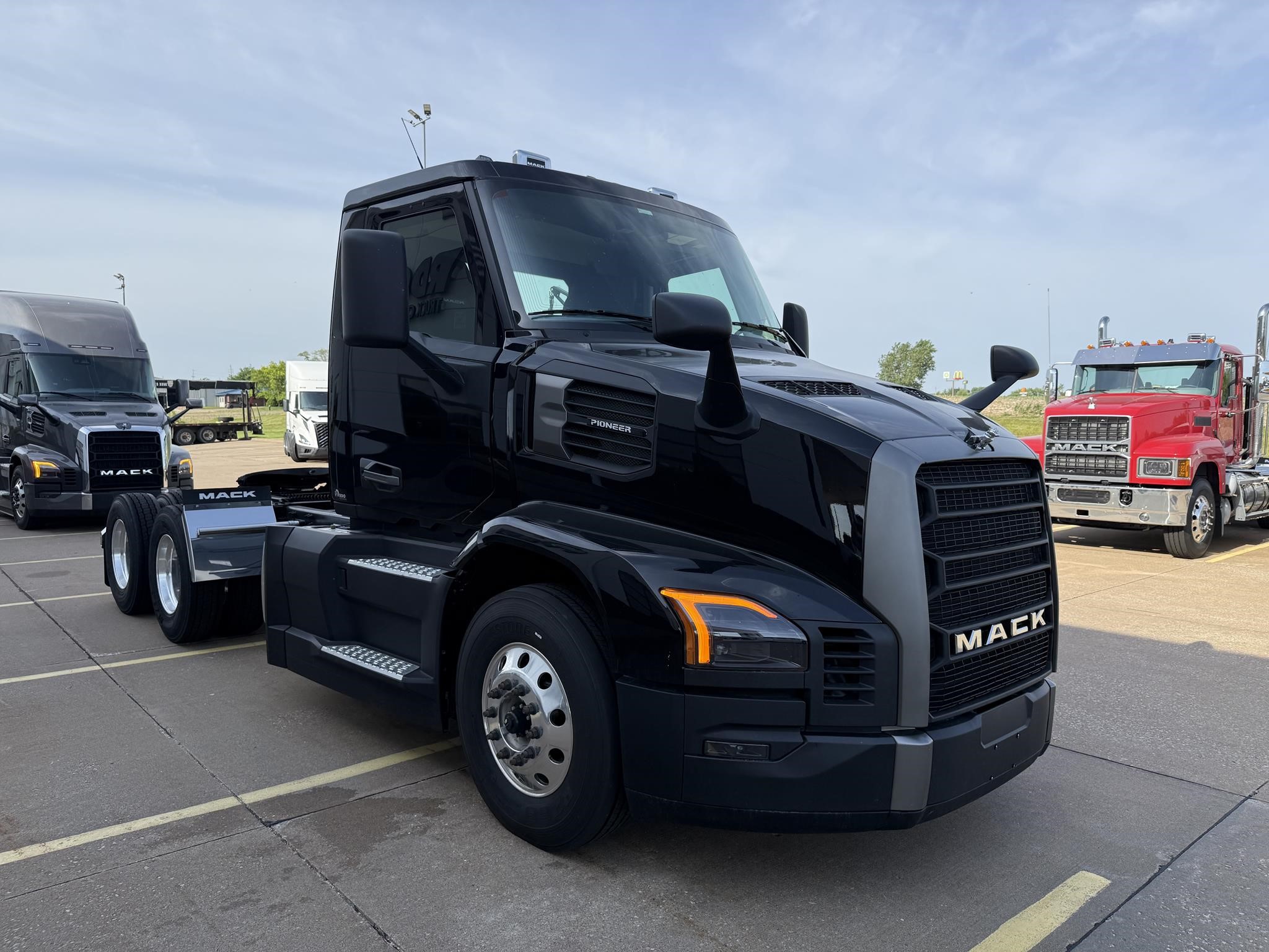 2026 MACK PIONEER 64T 2026 MACK PIONEER 64T - image 3 of 6