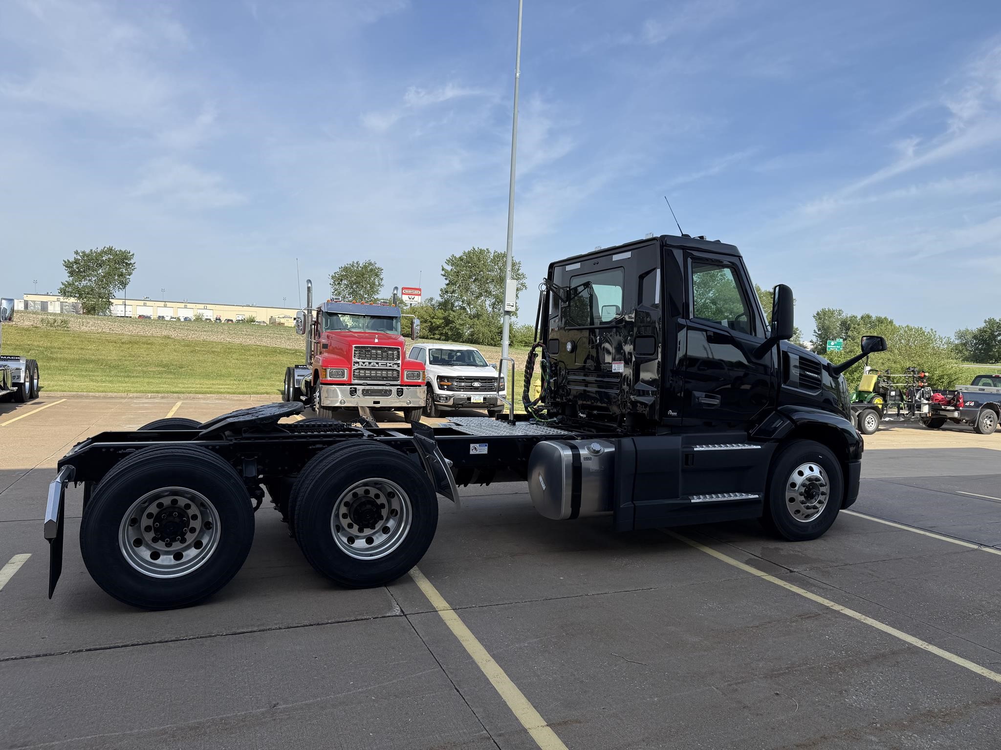2026 MACK PIONEER 64T 2026 MACK PIONEER 64T - image 4 of 6