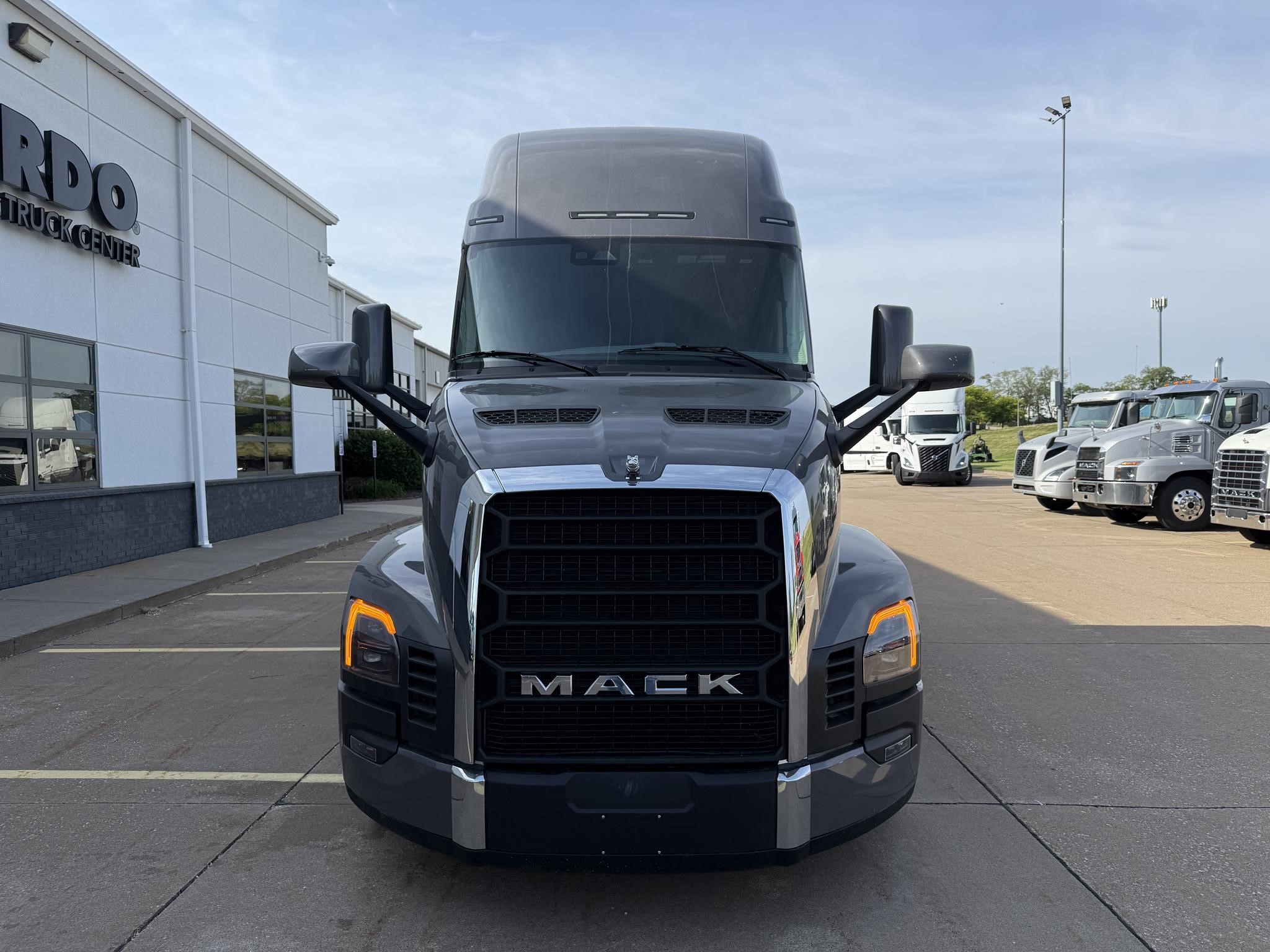 2026 MACK PIONEER 64T 2026 MACK PIONEER 64T - image 2 of 6