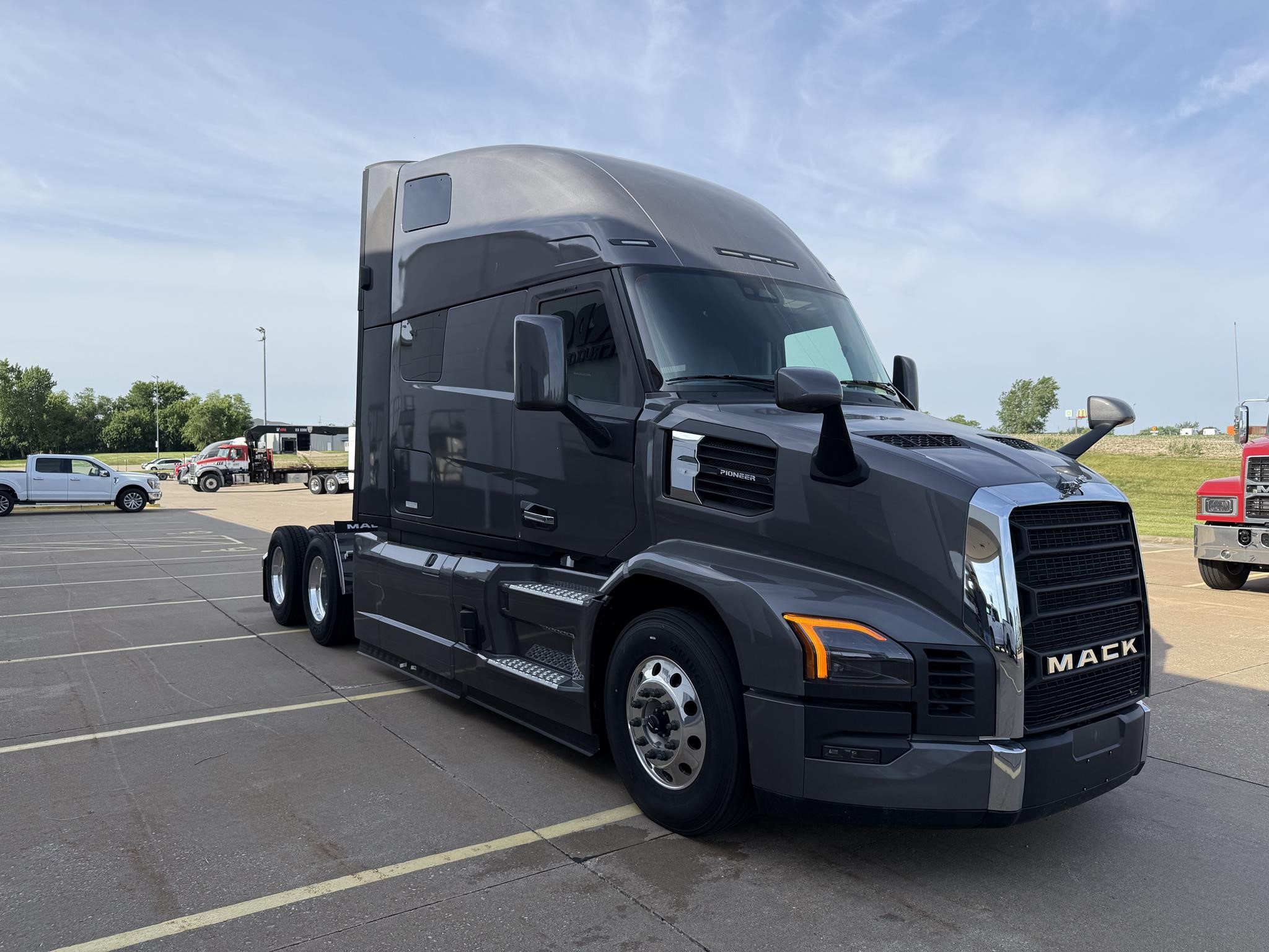 2026 MACK PIONEER 64T 2026 MACK PIONEER 64T - image 3 of 6