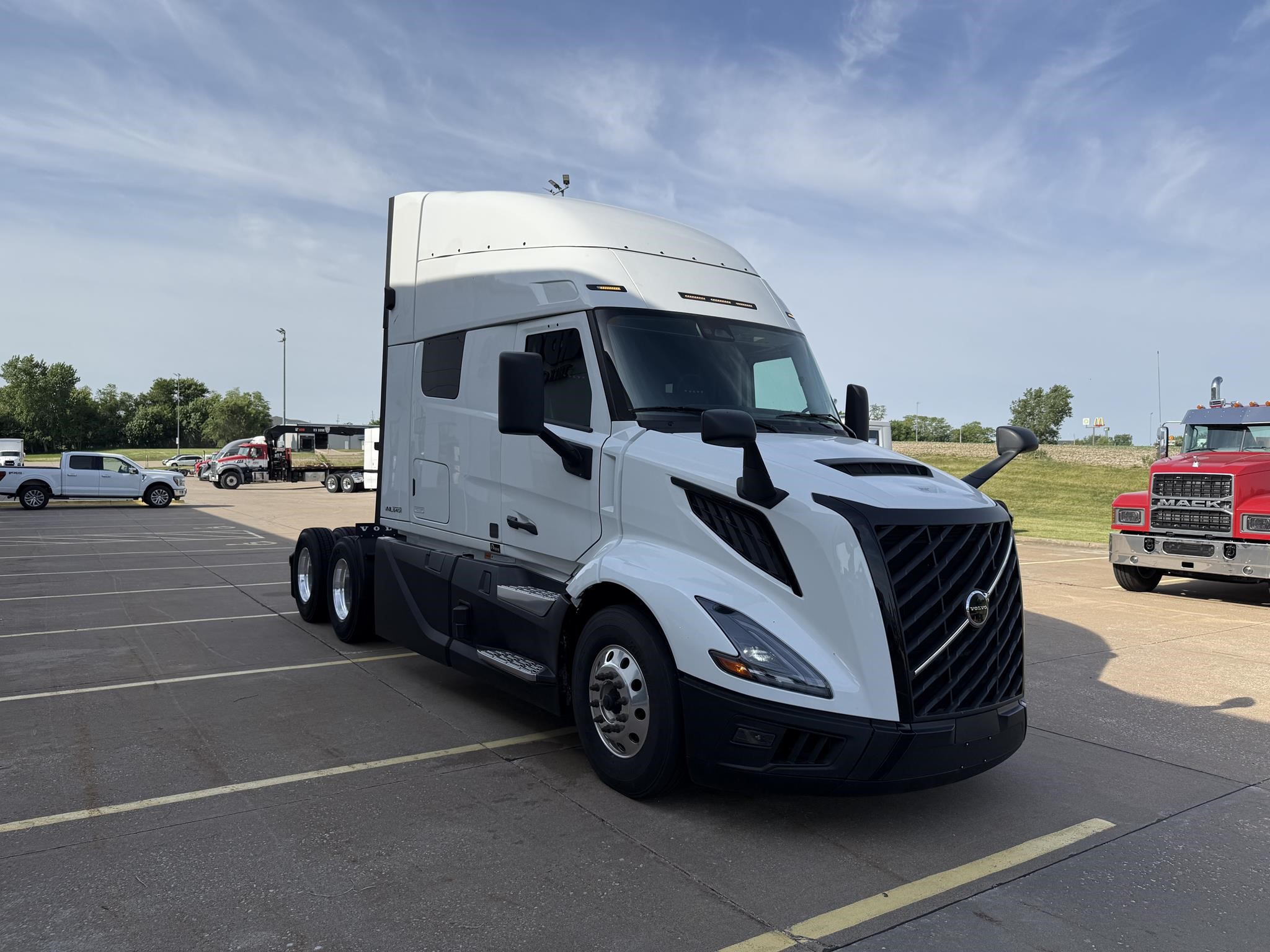2026 VOLVO VNL64T640 2026 VOLVO VNL64T640 - image 3 of 6