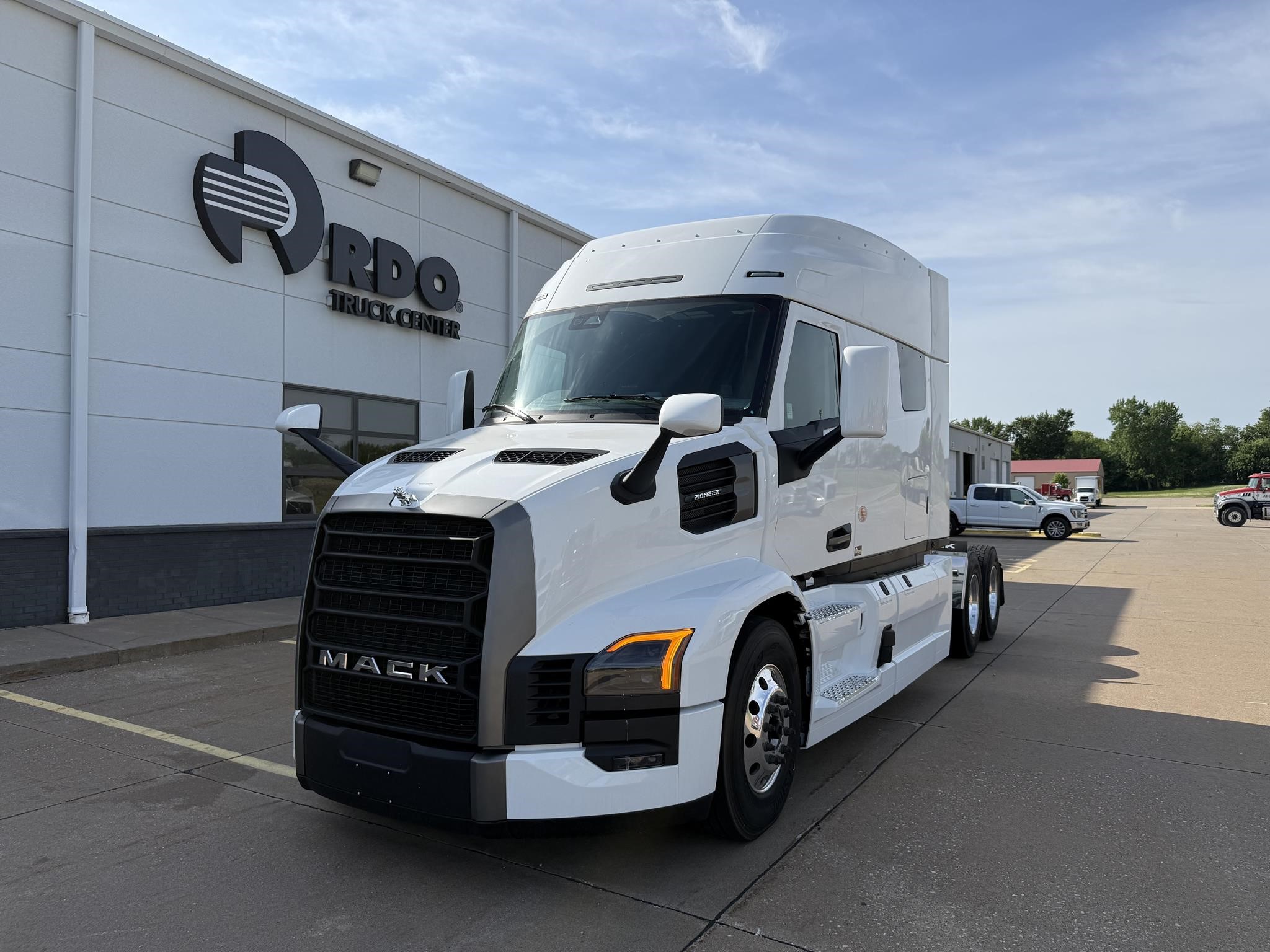 2026 MACK PIONEER 64T 2026 MACK PIONEER 64T - image 1 of 6