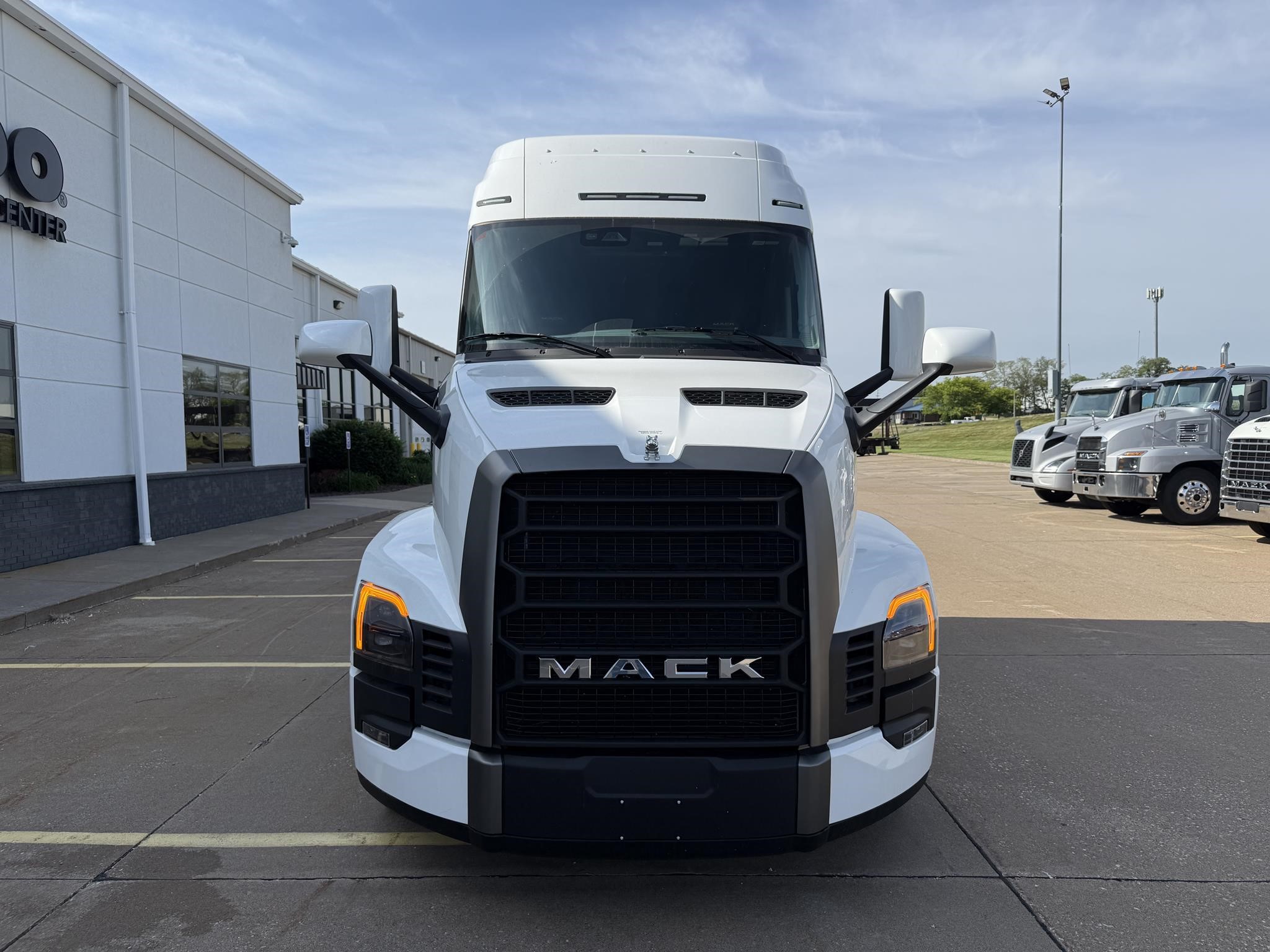 2026 MACK PIONEER 64T 2026 MACK PIONEER 64T - image 2 of 6