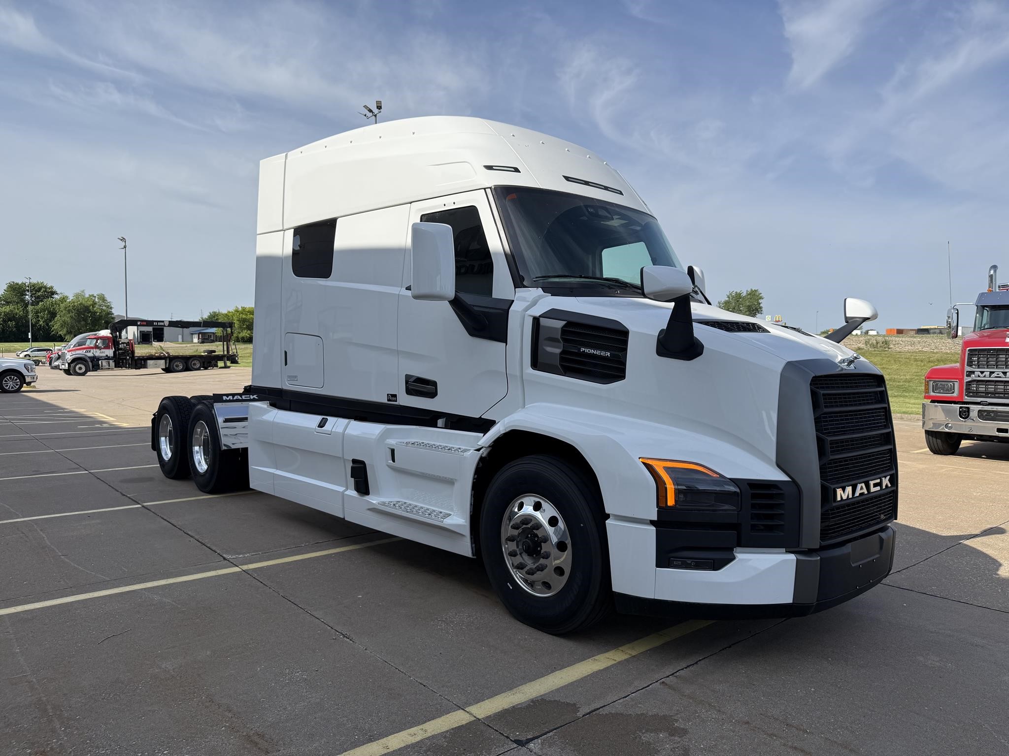 2026 MACK PIONEER 64T 2026 MACK PIONEER 64T - image 3 of 6