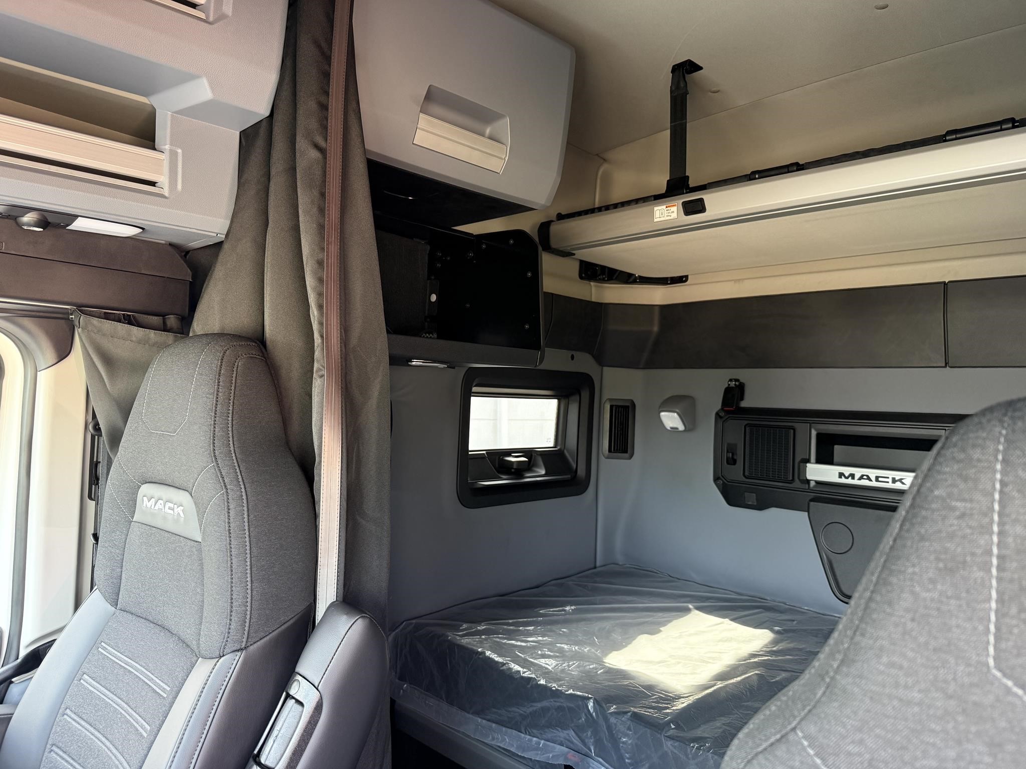 2026 MACK PIONEER 64T 11025552318 2026 MACK PIONEER 64T 11025552318