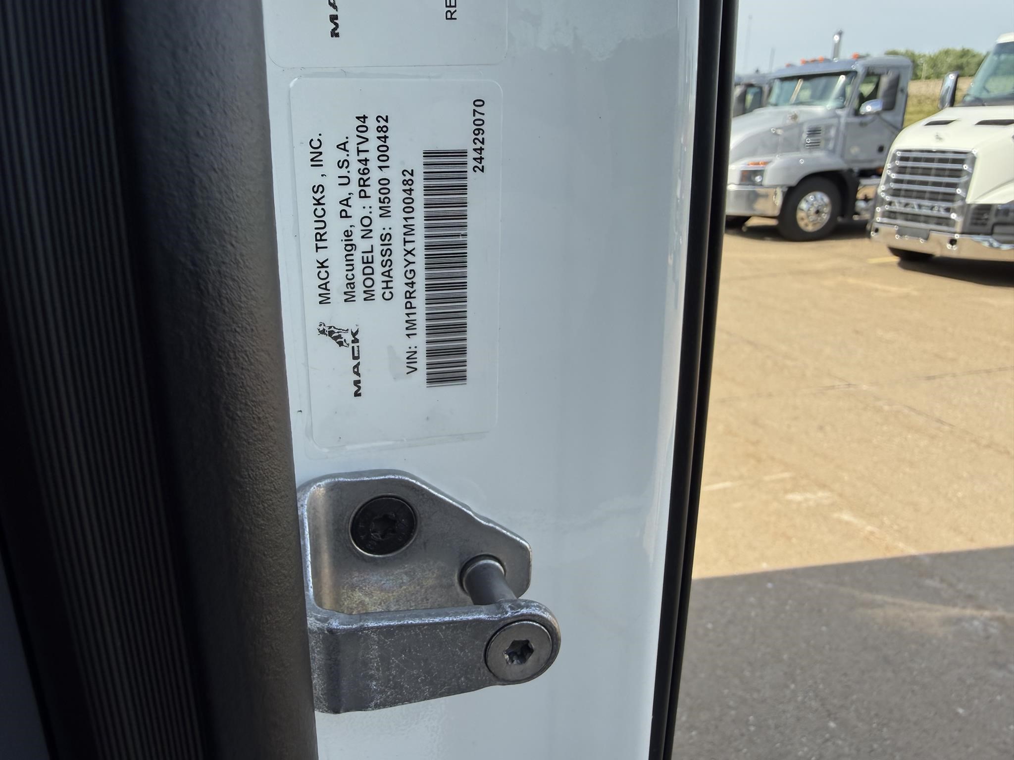 2026 MACK PIONEER 64T 11025552332 2026 MACK PIONEER 64T 11025552332