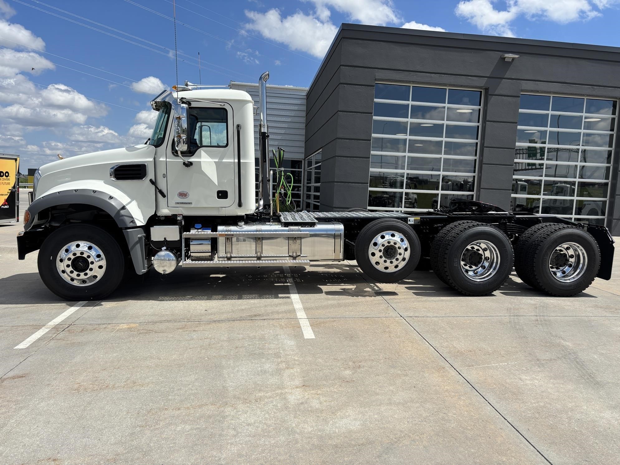 2027 MACK GRANITE 84FT 2027 MACK GRANITE 84FT - image 2 of 6