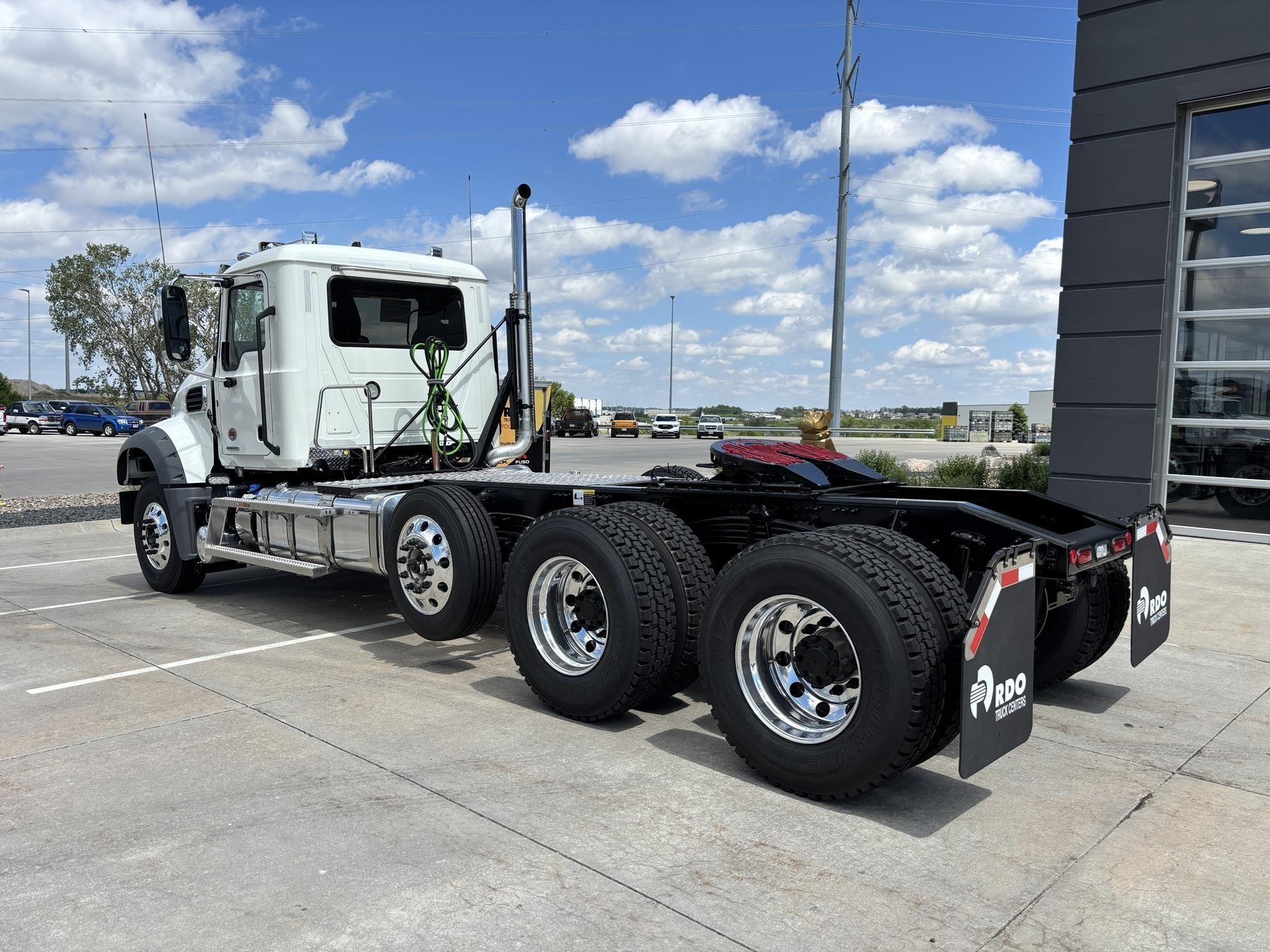 2027 MACK GRANITE 84FT 2027 MACK GRANITE 84FT - image 3 of 6