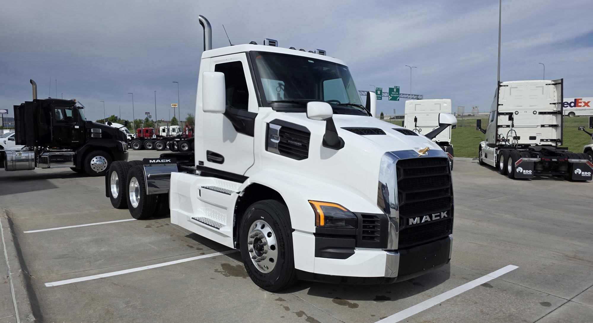 2026 MACK PIONEER 64T 11025569544 2026 MACK PIONEER 64T 11025569544