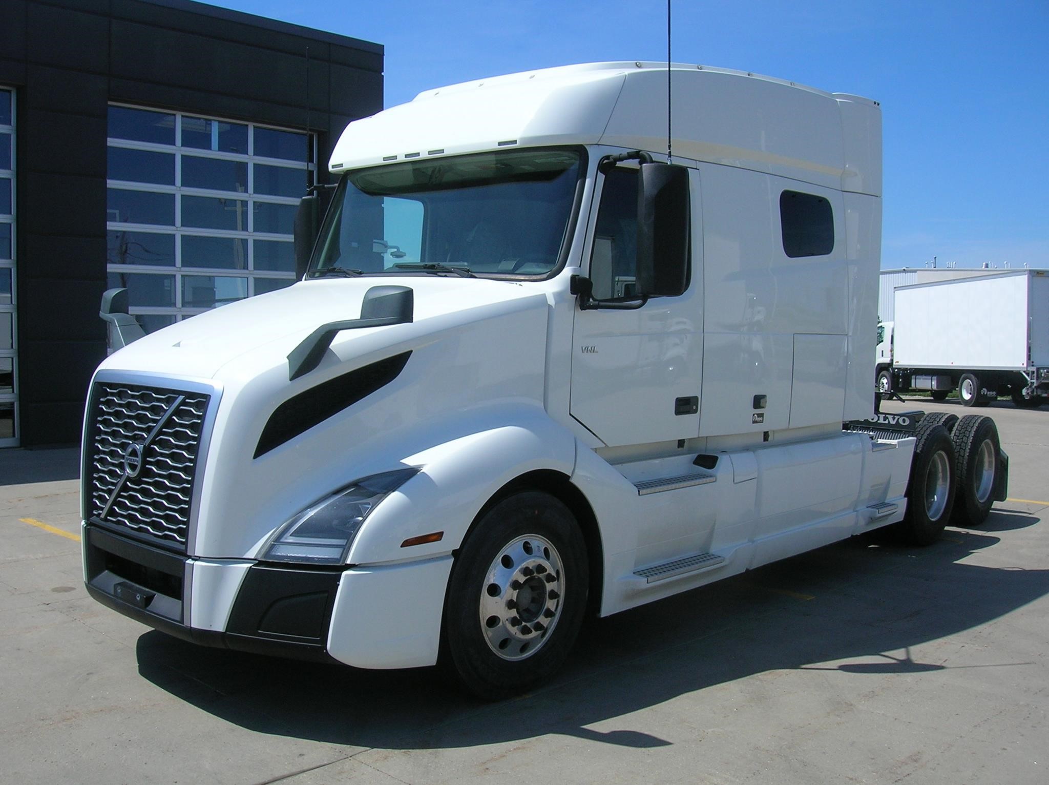 2020 VOLVO VNL64T740 2020 VOLVO VNL64T740 - image 1 of 6