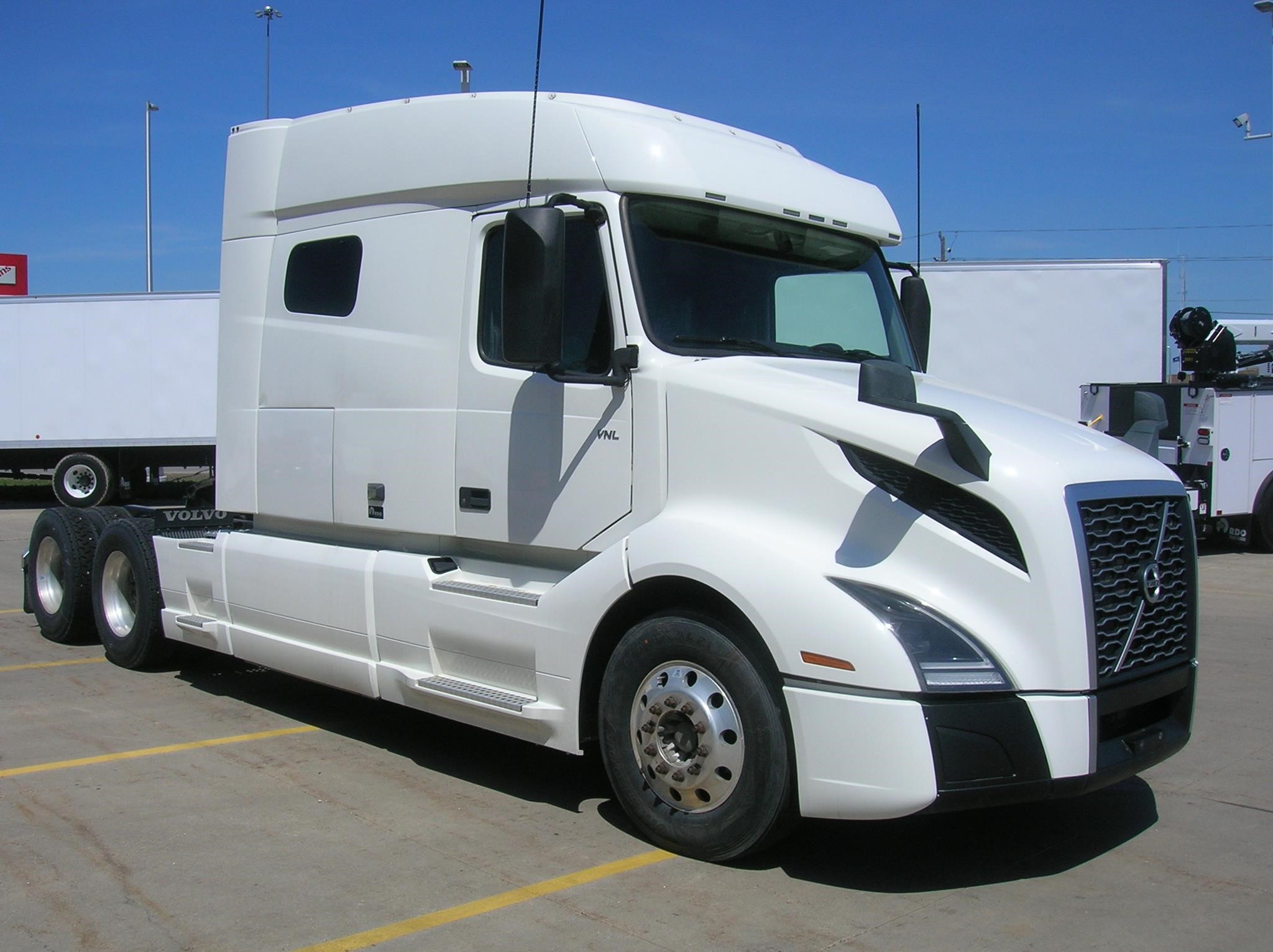 2020 VOLVO VNL64T740 2020 VOLVO VNL64T740 - image 3 of 6