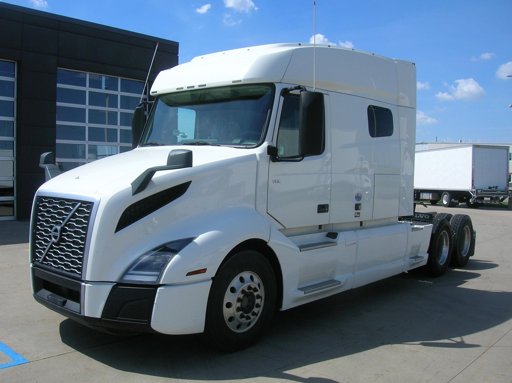 2021 VOLVO VNL64T740 2021 VOLVO VNL64T740 - image 1 of 6