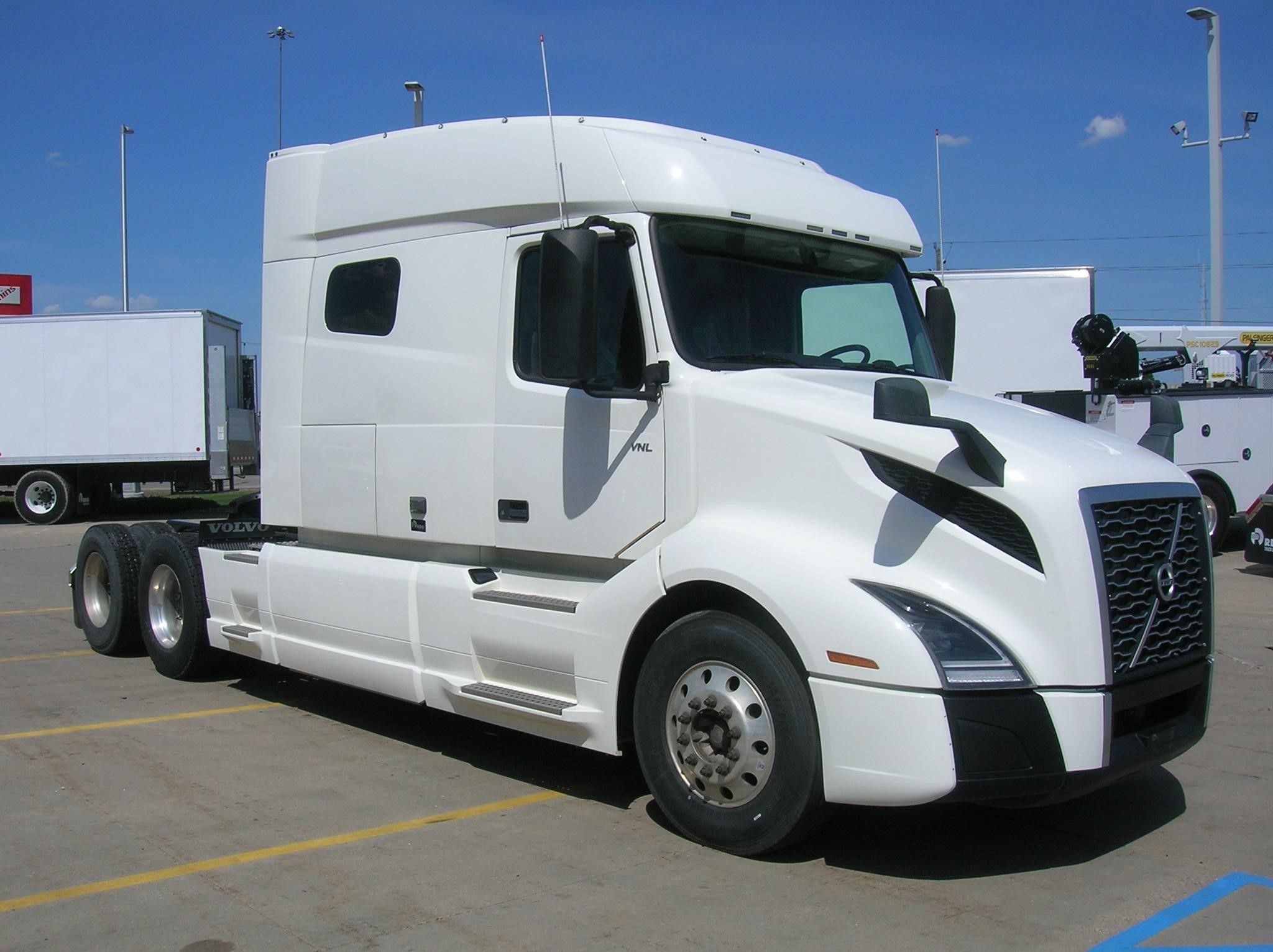 2021 VOLVO VNL64T740 2021 VOLVO VNL64T740 - image 3 of 6