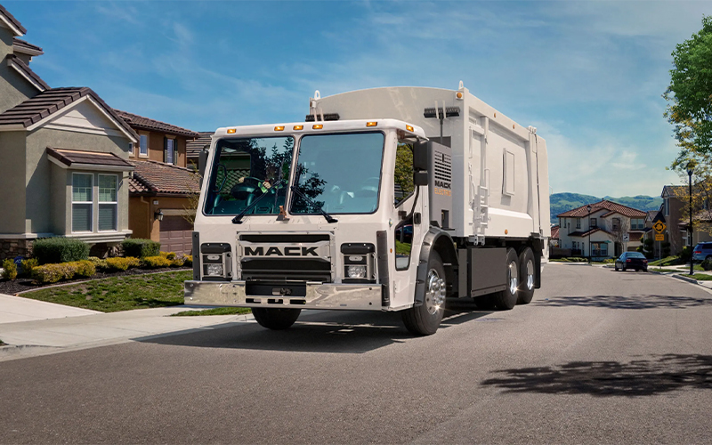 Mack LR Electric Mack LR Electric - image 2 of 5