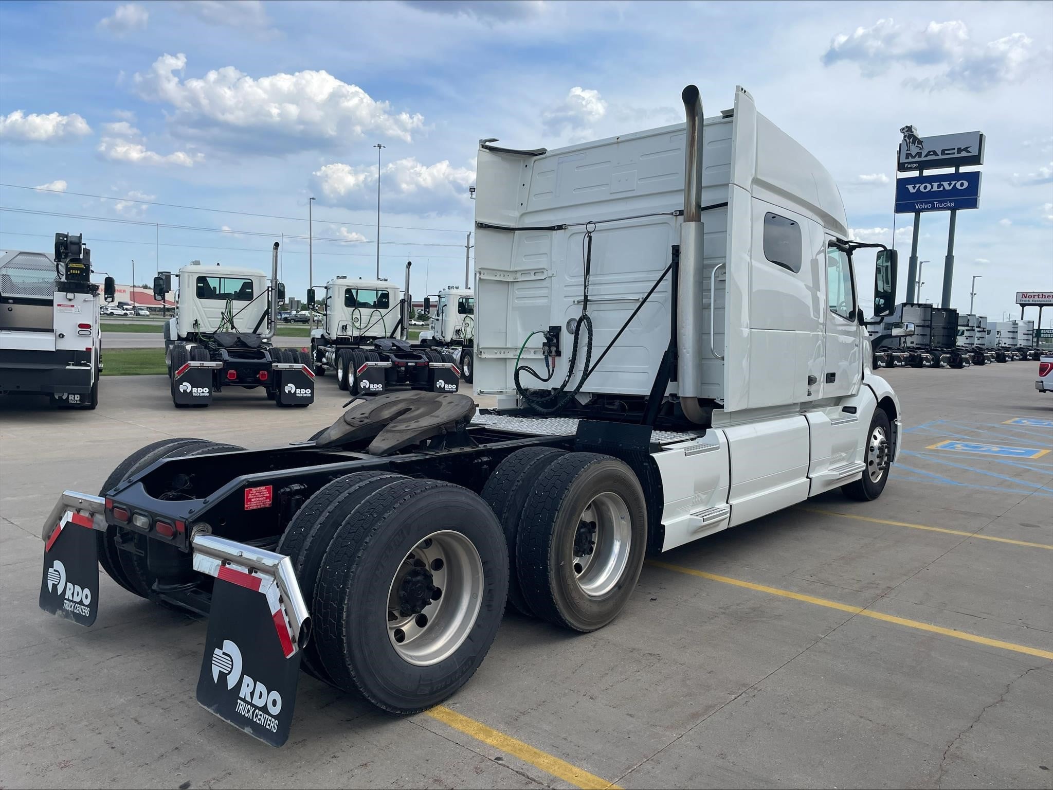 2021 VOLVO VNL64T740 11026174376 2021 VOLVO VNL64T740 11026174376