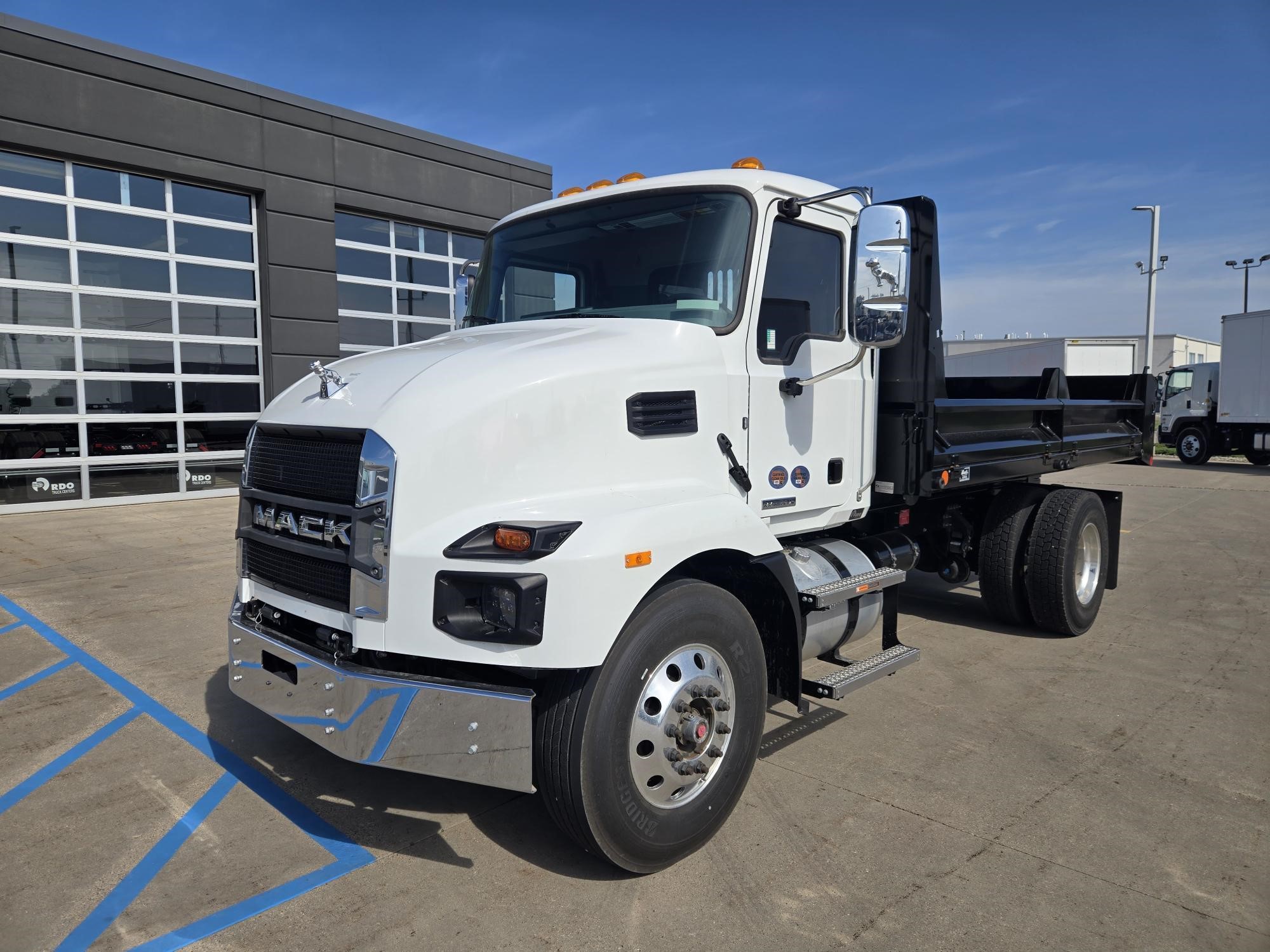 2026 MACK MD6 2026 MACK MD6 - image 1 of 6