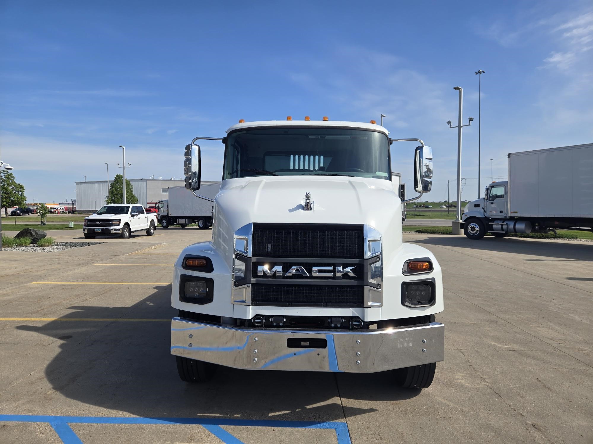 2026 MACK MD6 2026 MACK MD6 - image 2 of 6