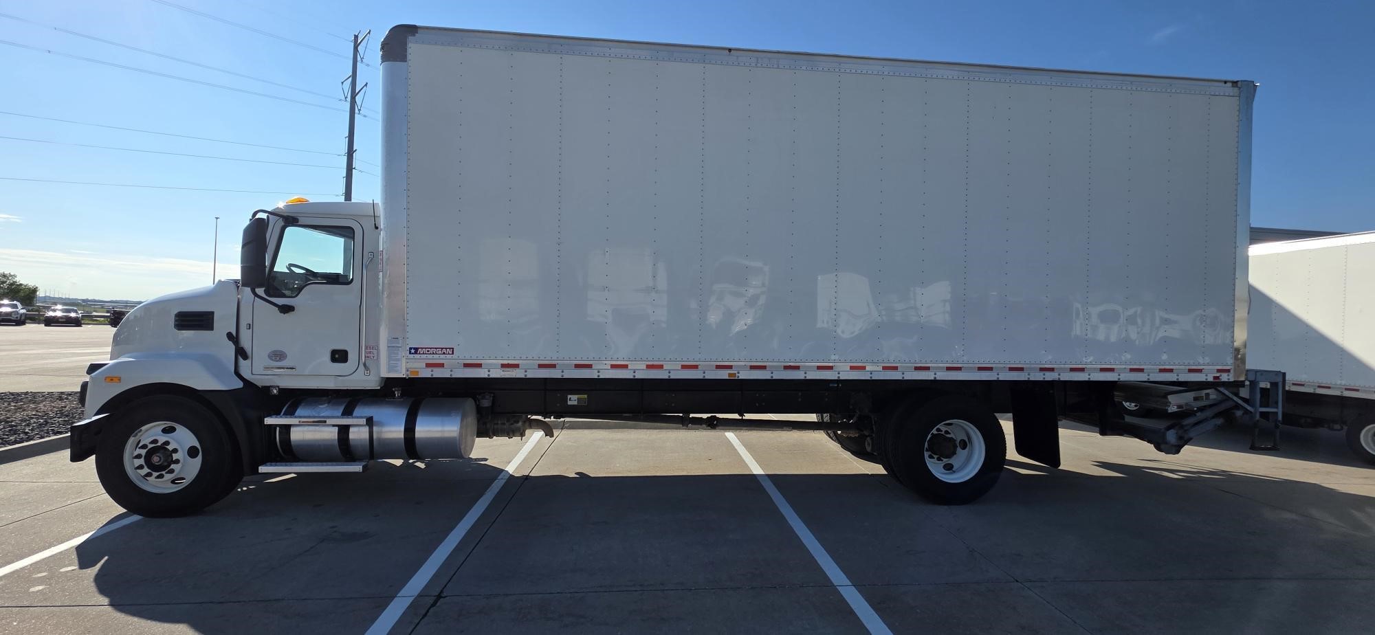 2022 MACK MD6 2022 MACK MD6 - image 2 of 6