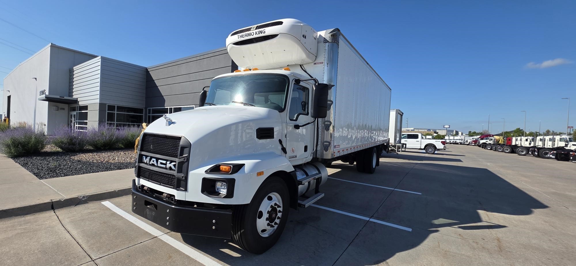 2022 MACK MD6 2022 MACK MD6 - image 1 of 6
