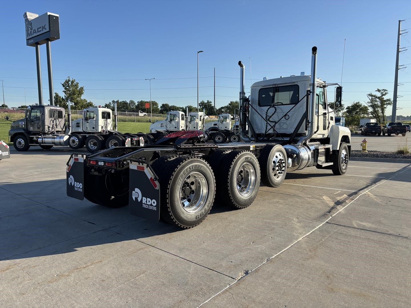 2027 MACK PINNACLE 84T 2027 MACK PINNACLE 84T - image 5 of 6
