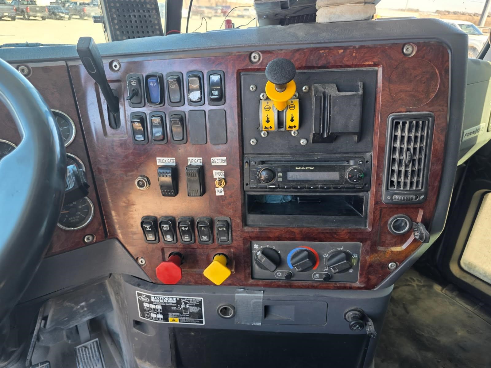 2012 MACK PINNACLE CHU613 11009624750 2012 MACK PINNACLE CHU613 11009624750