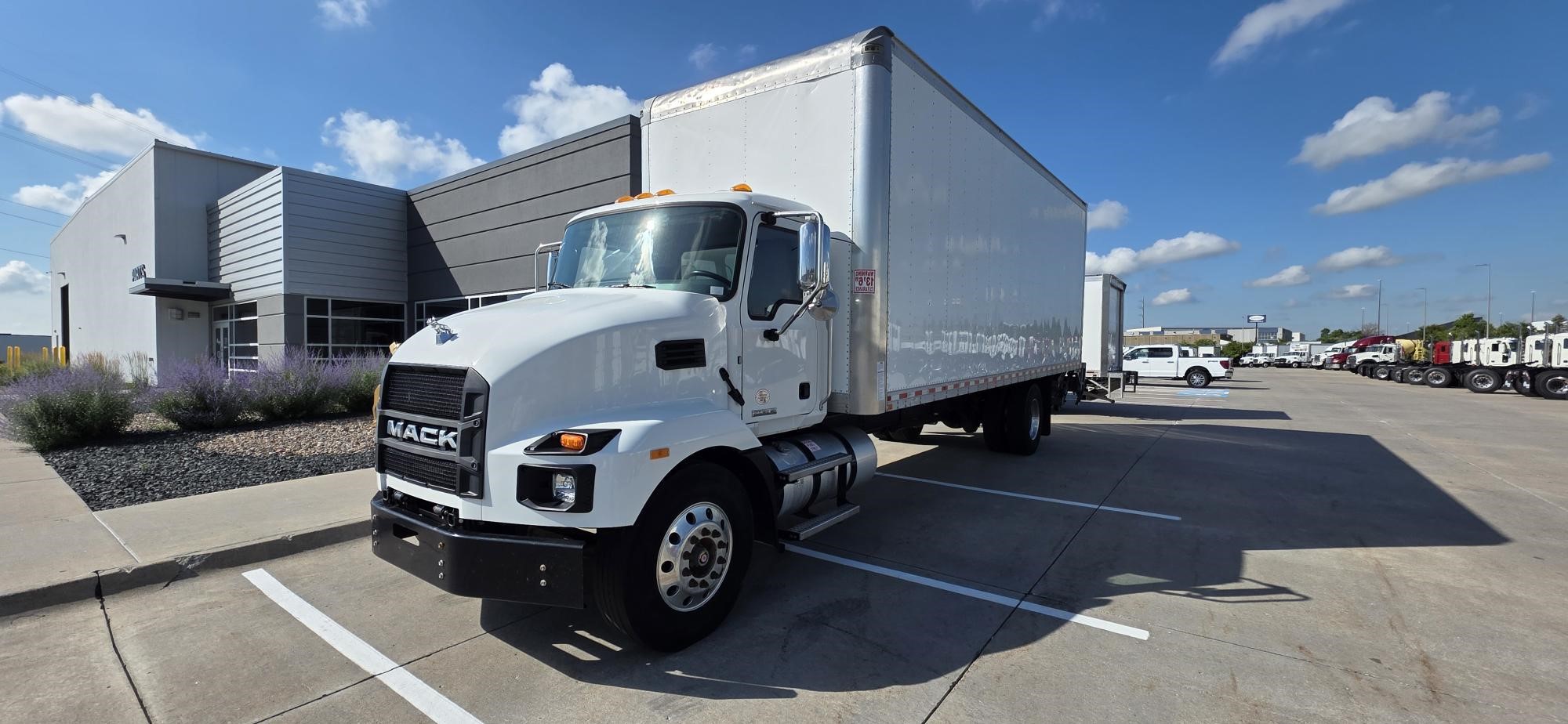 2021 MACK MD6 11031775357 2021 MACK MD6 11031775357