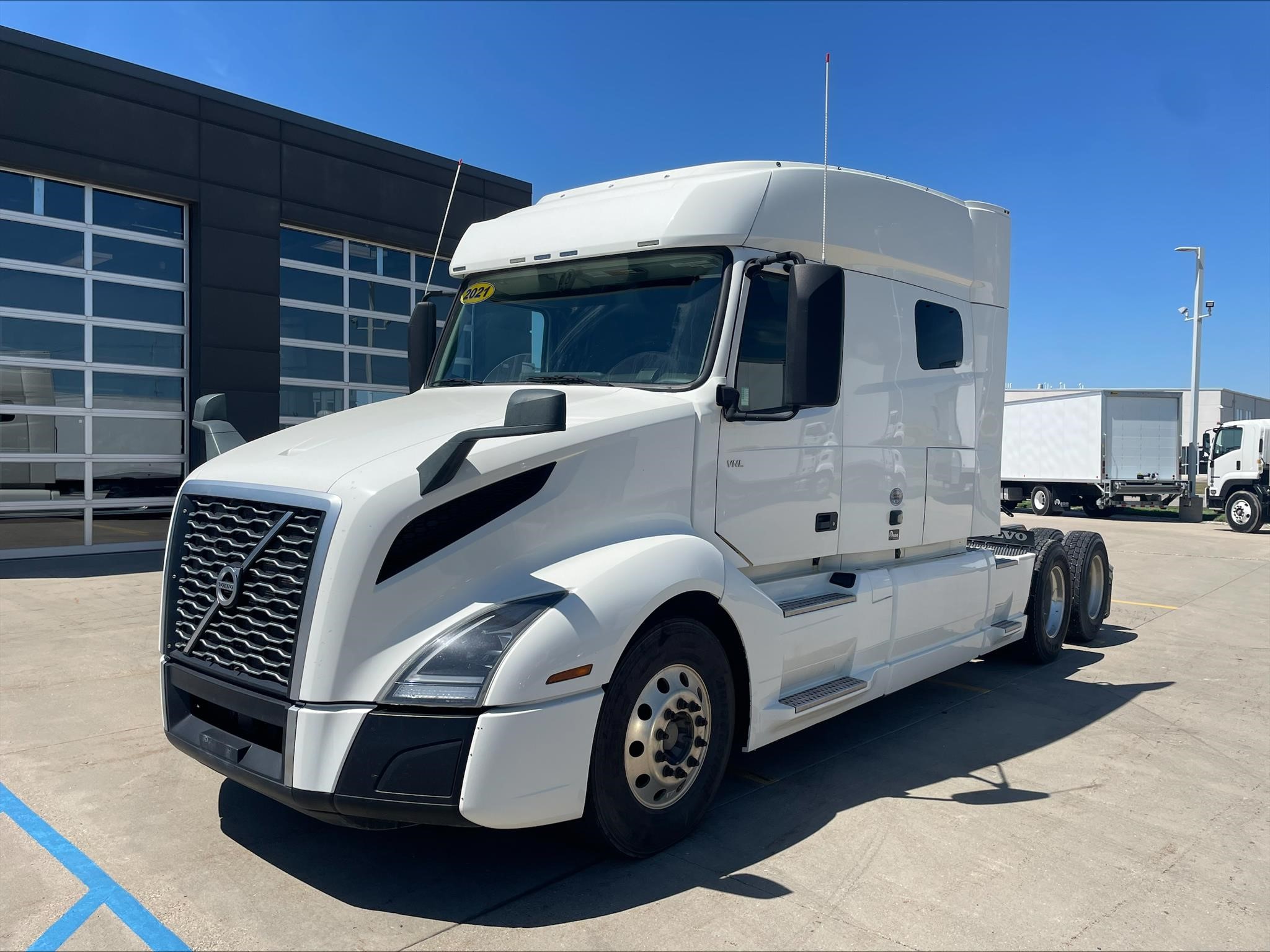 2021 VOLVO VNL64T740 2021 VOLVO VNL64T740 - image 1 of 6