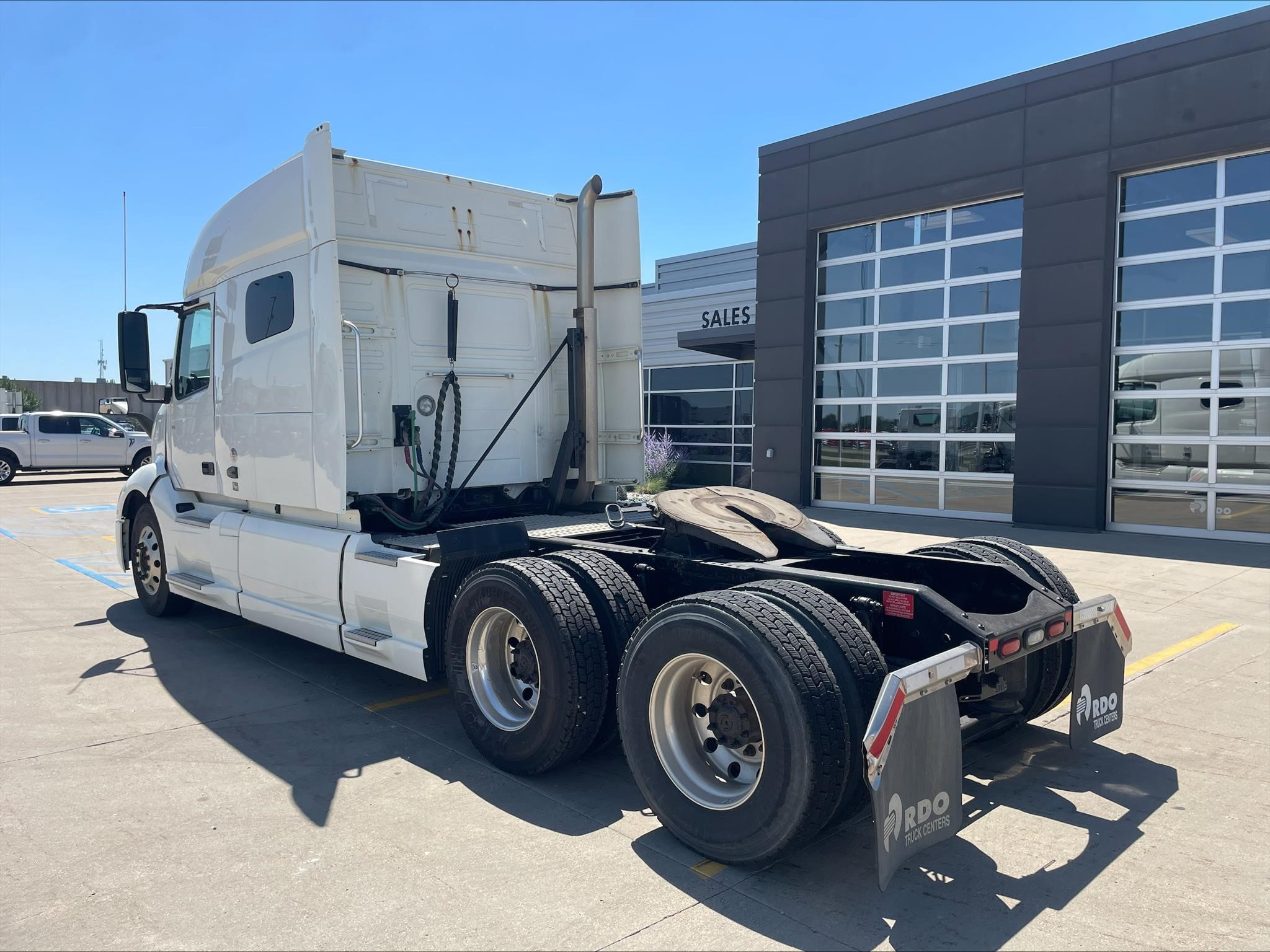 2021 VOLVO VNL64T740 2021 VOLVO VNL64T740 - image 3 of 6
