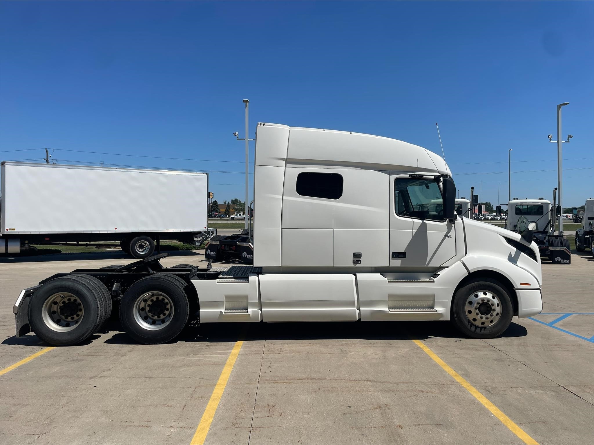 2021 VOLVO VNL64T740 2021 VOLVO VNL64T740 - image 6 of 6