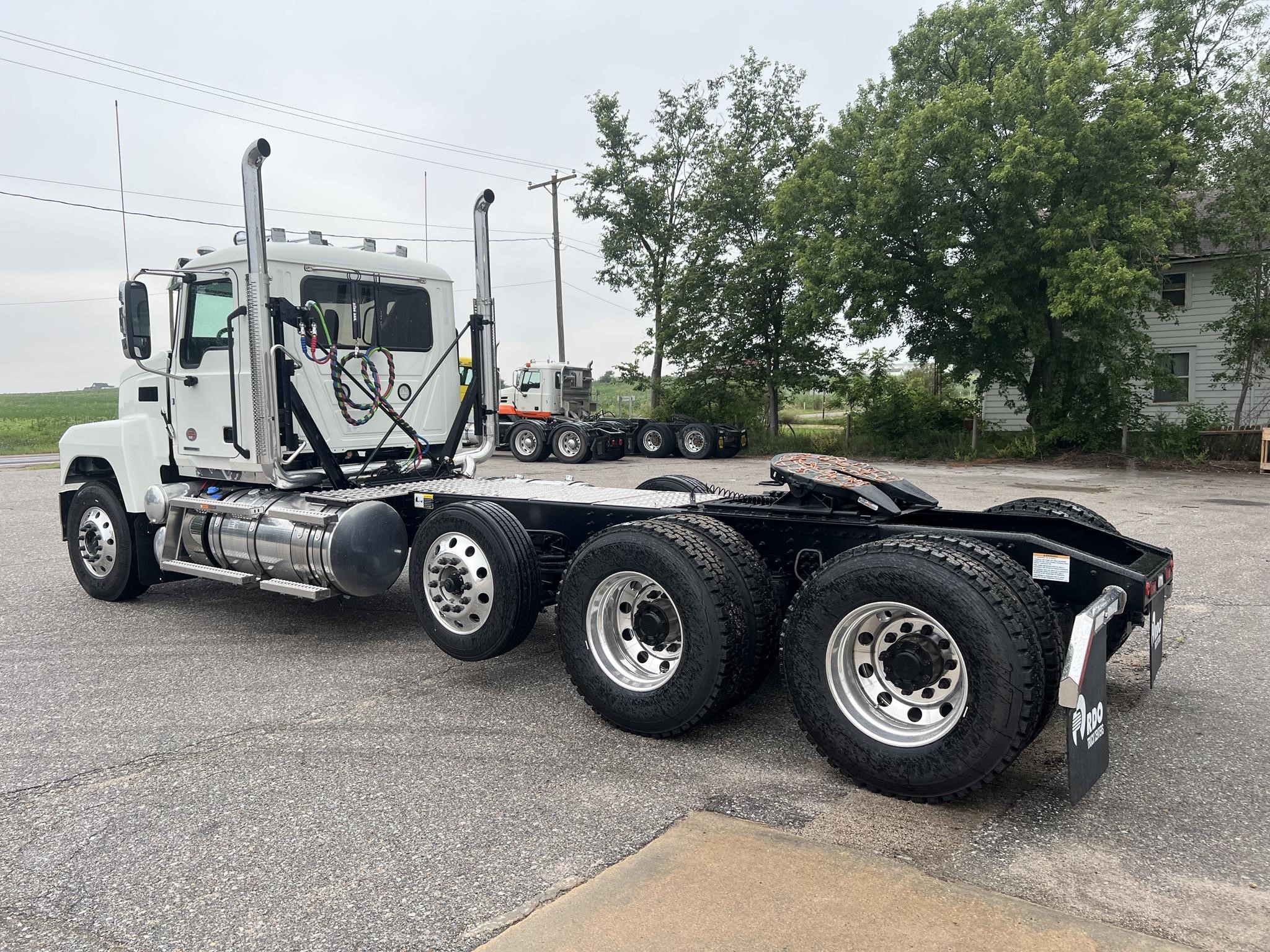 2027 MACK PINNACLE 84T 2027 MACK PINNACLE 84T - image 3 of 6