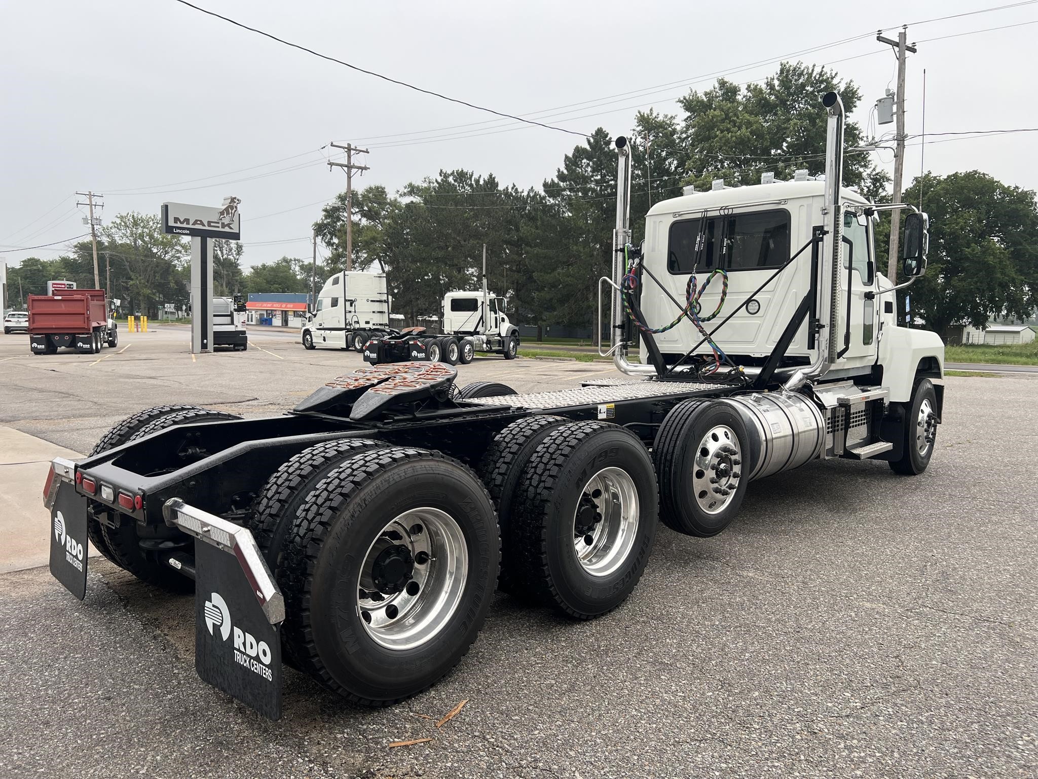 2027 MACK PINNACLE 84T 2027 MACK PINNACLE 84T - image 5 of 6