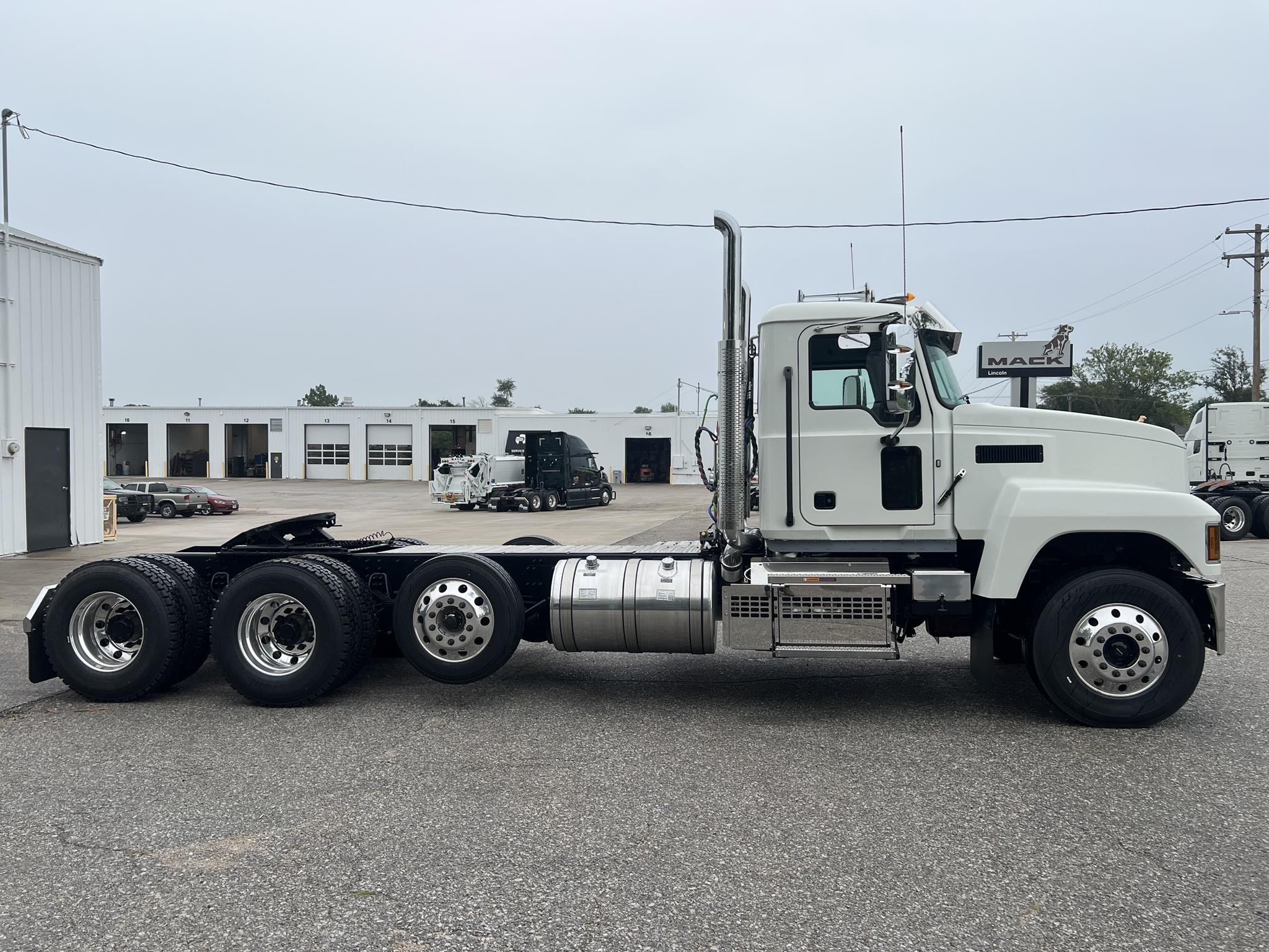 2027 MACK PINNACLE 84T 2027 MACK PINNACLE 84T - image 6 of 6