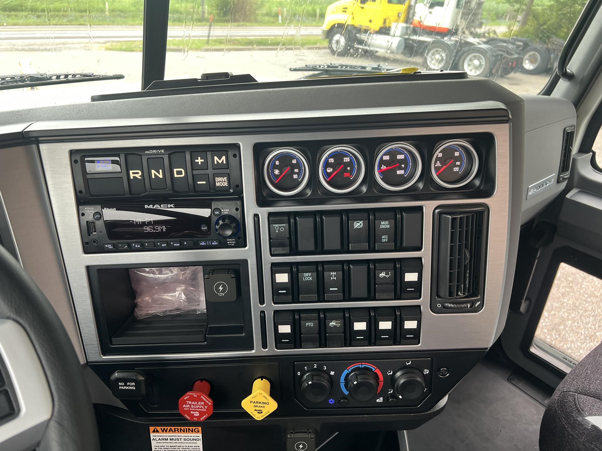 2027 MACK PINNACLE 84T 11035272309 2027 MACK PINNACLE 84T 11035272309