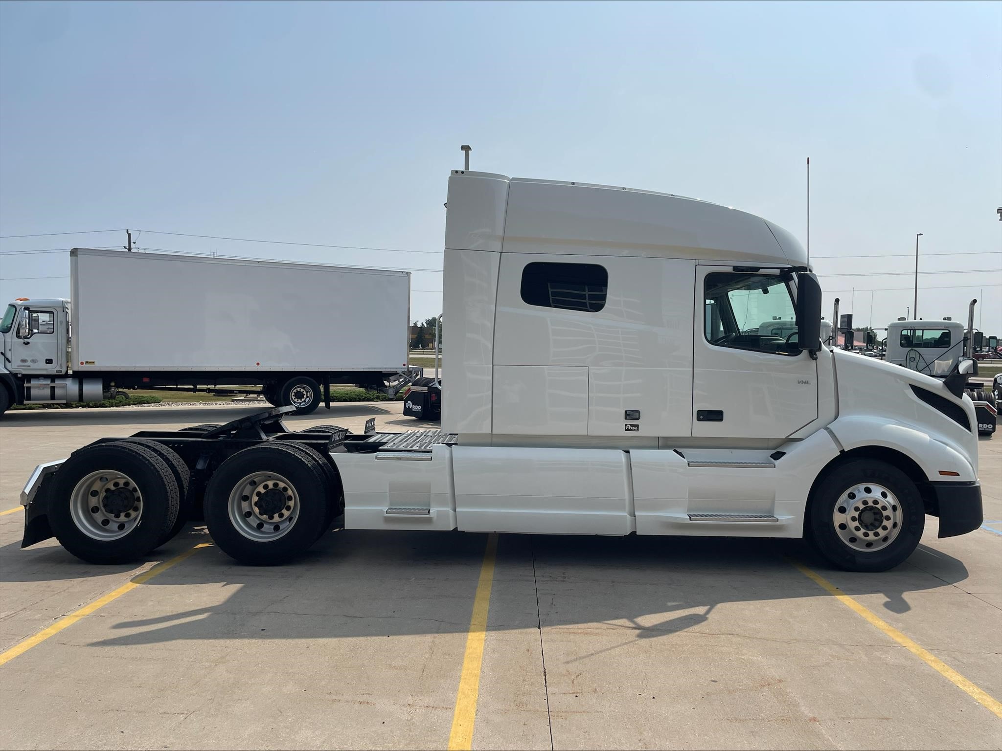 2021 VOLVO VNL64T740 11039139325 2021 VOLVO VNL64T740 11039139325