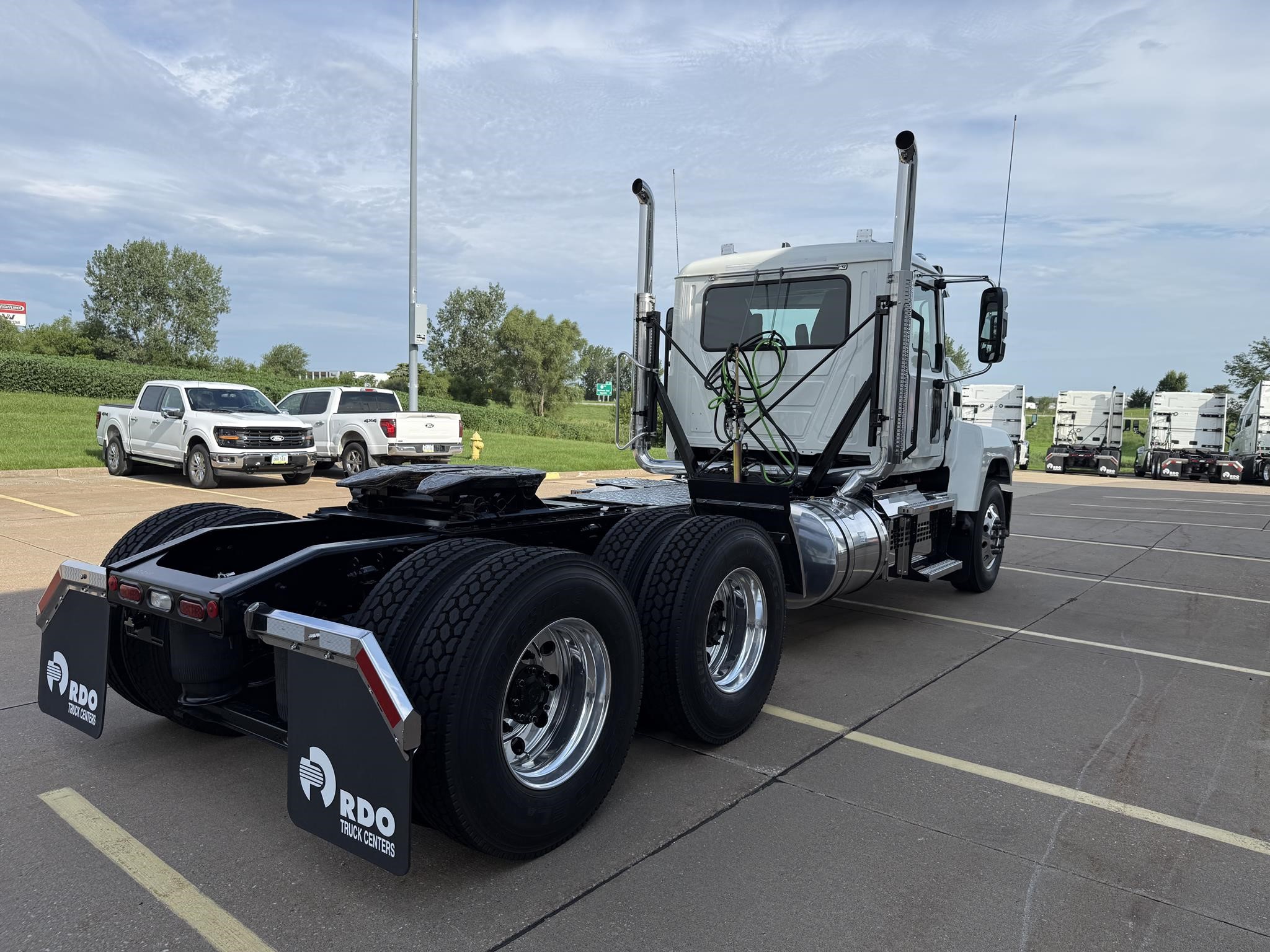 2027 MACK PINNACLE 64T 2027 MACK PINNACLE 64T - image 4 of 6