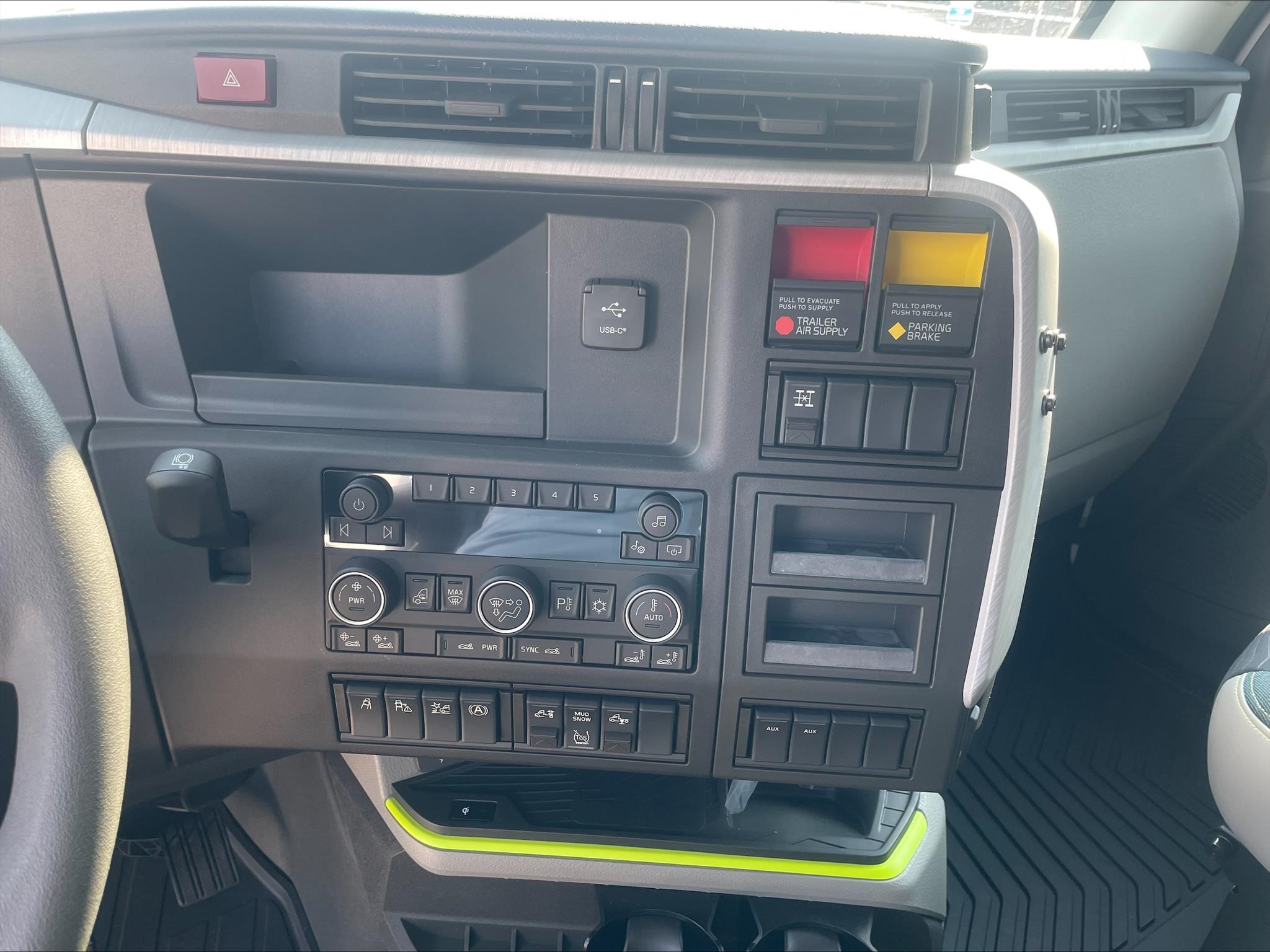 2026 VOLVO VNL64T640 11041833508 2026 VOLVO VNL64T640 11041833508