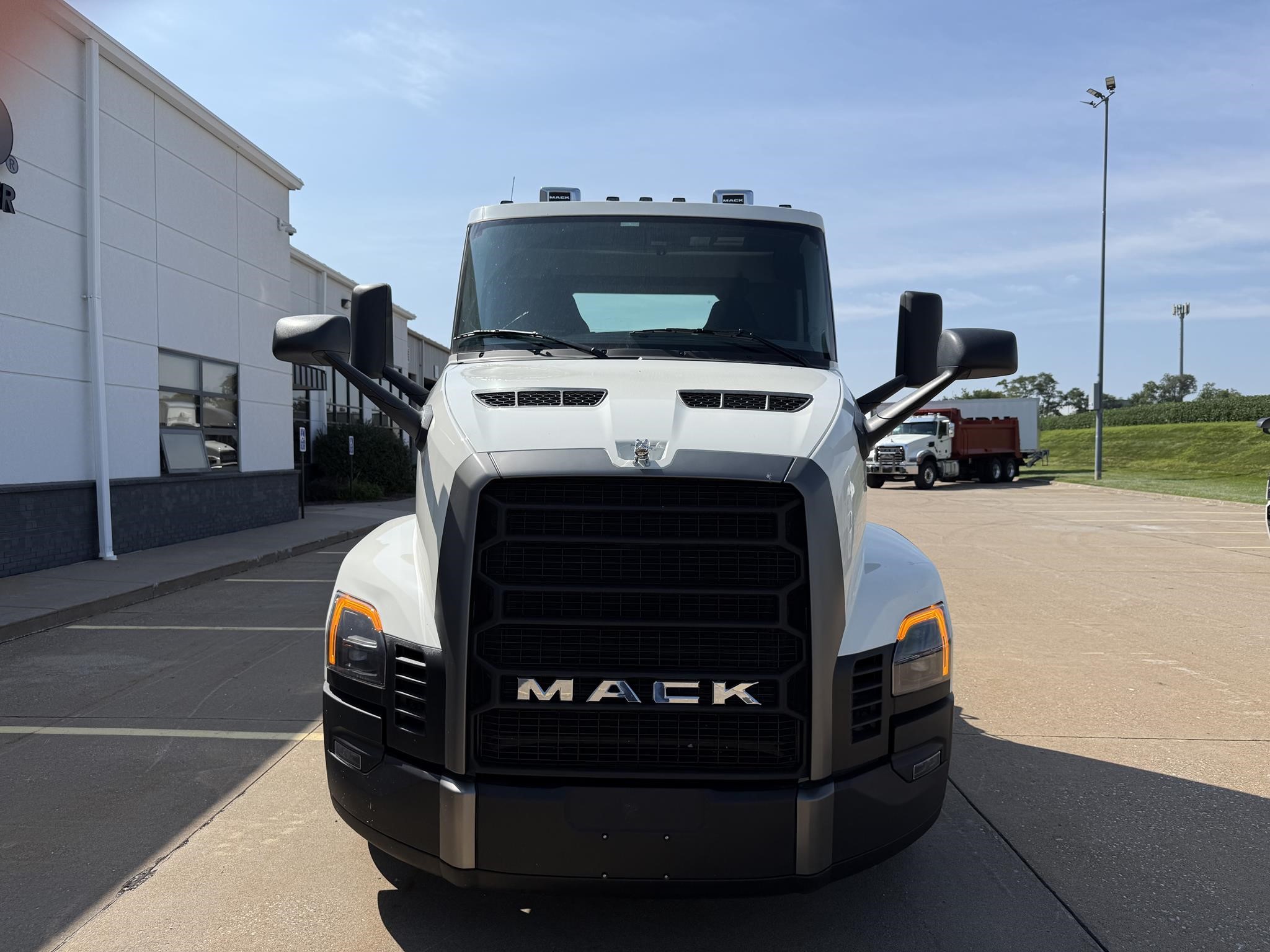 2026 MACK PIONEER 64T 2026 MACK PIONEER 64T - image 2 of 6