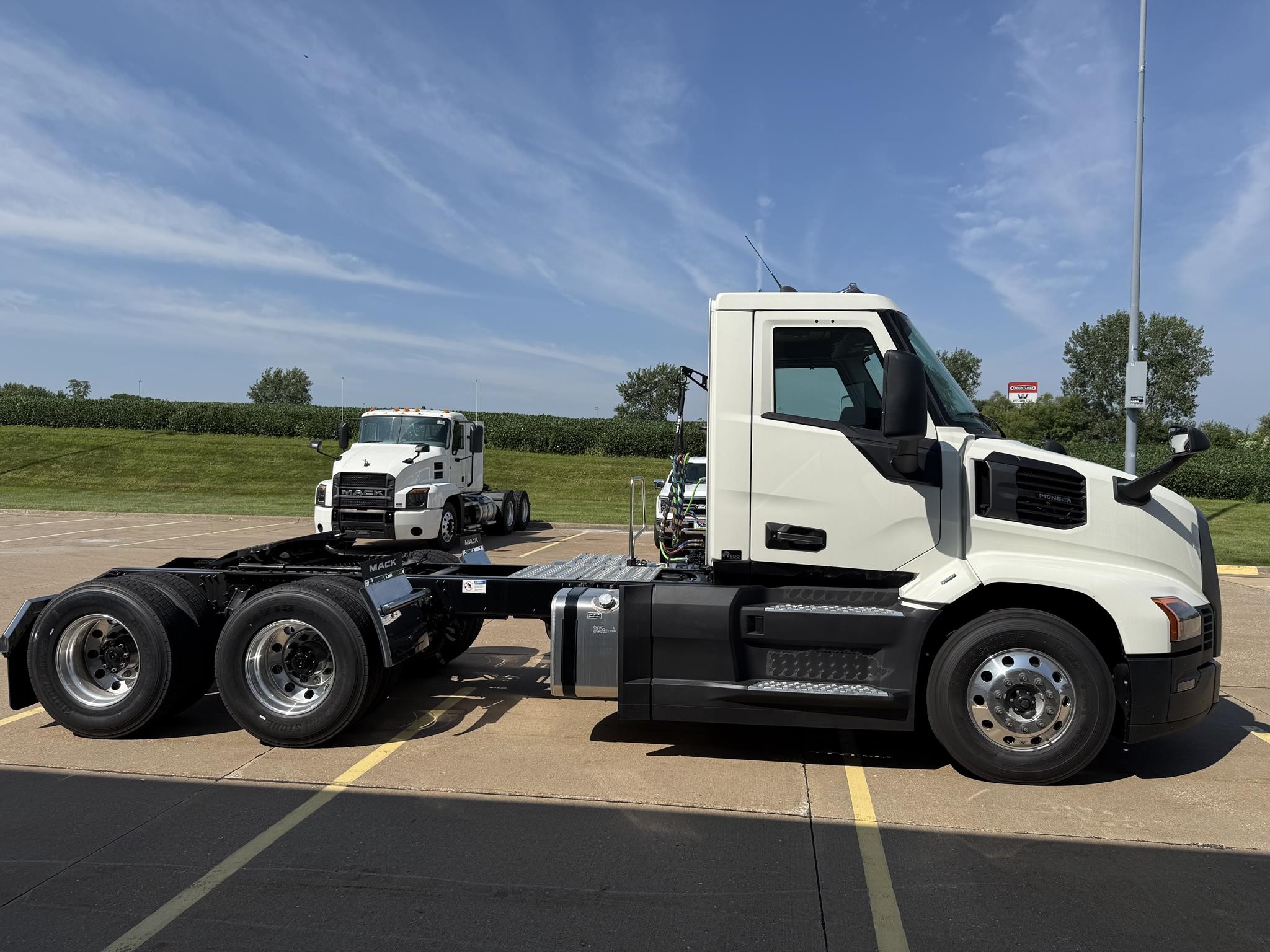 2026 MACK PIONEER 64T 2026 MACK PIONEER 64T - image 4 of 6