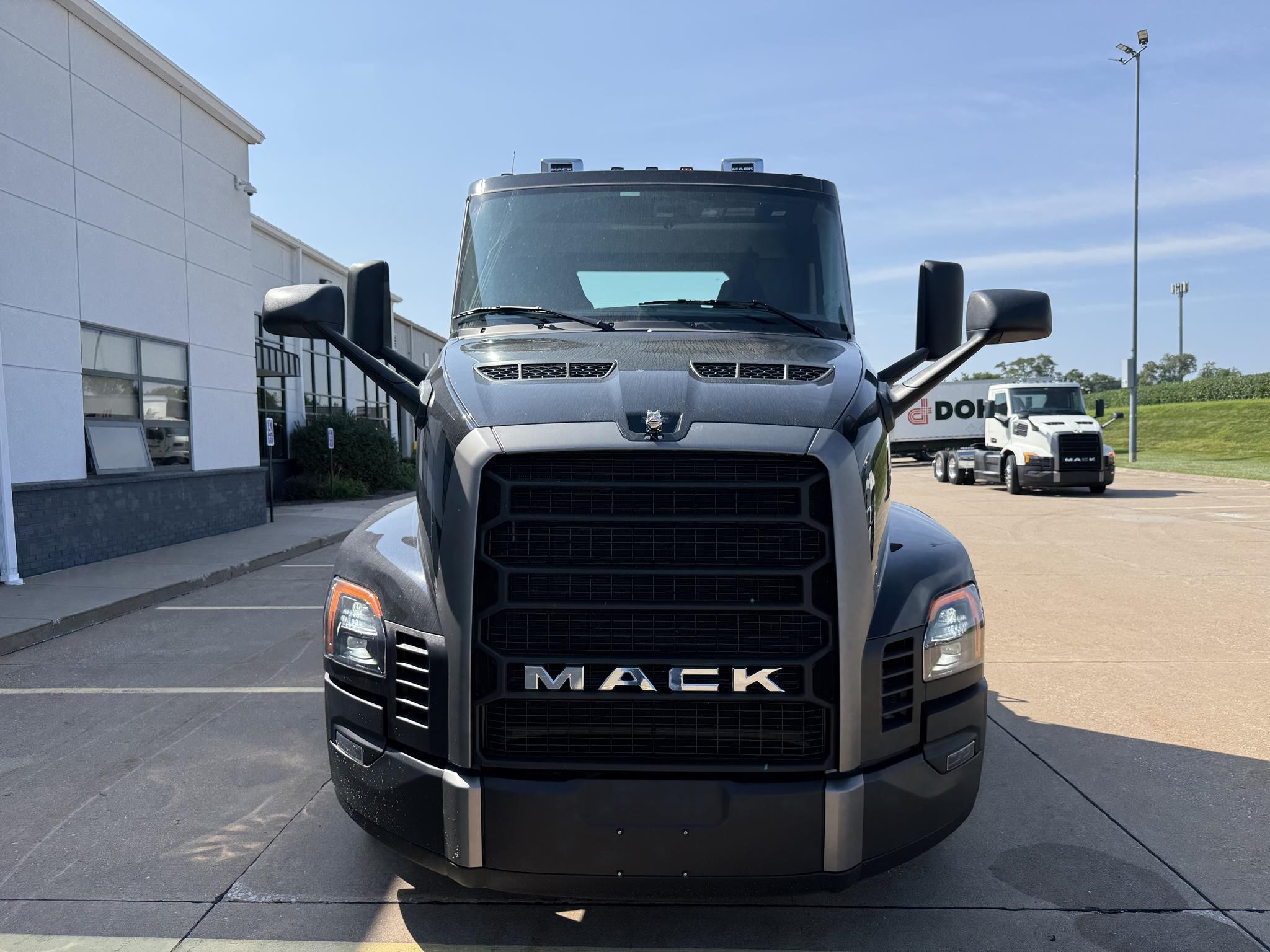 2026 MACK PIONEER 64T 2026 MACK PIONEER 64T - image 2 of 6
