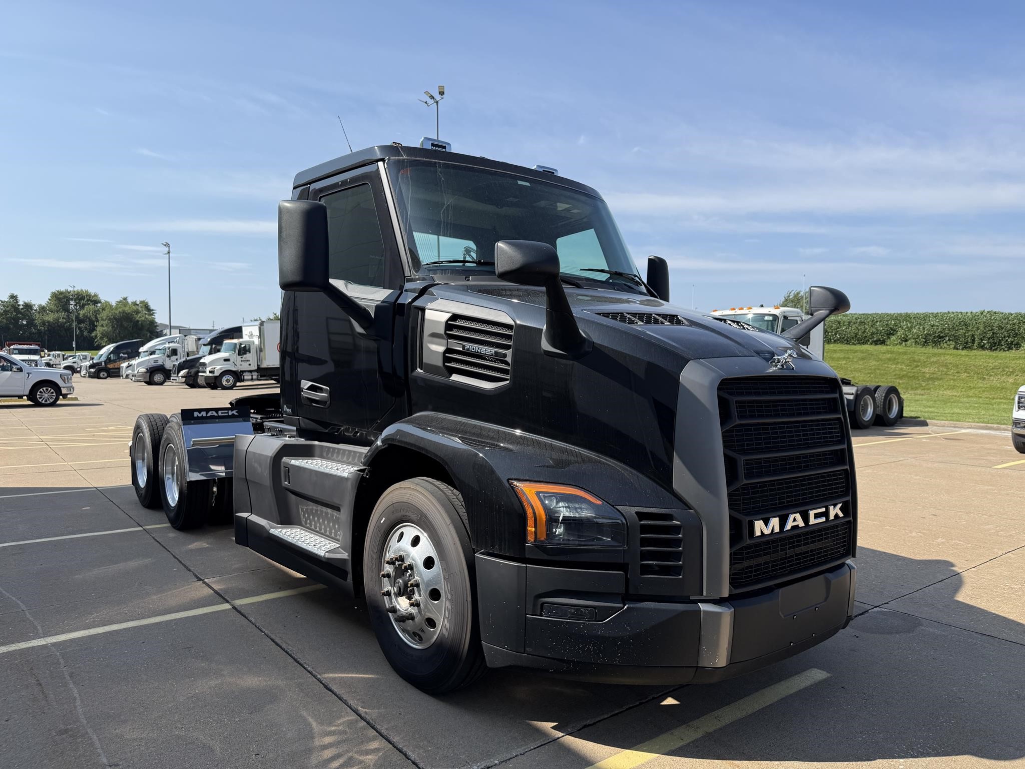 2026 MACK PIONEER 64T 2026 MACK PIONEER 64T - image 3 of 6