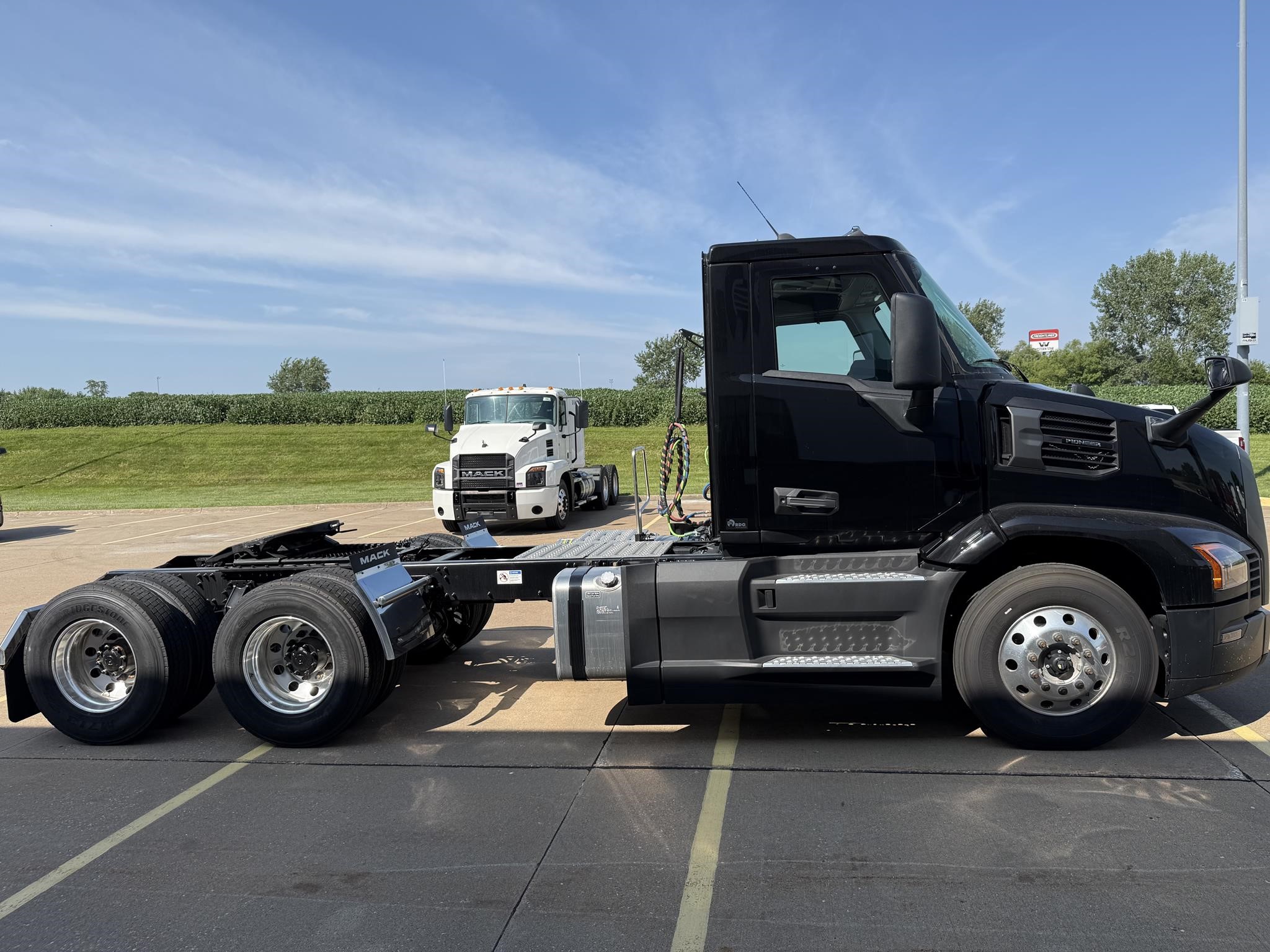 2026 MACK PIONEER 64T 2026 MACK PIONEER 64T - image 4 of 6
