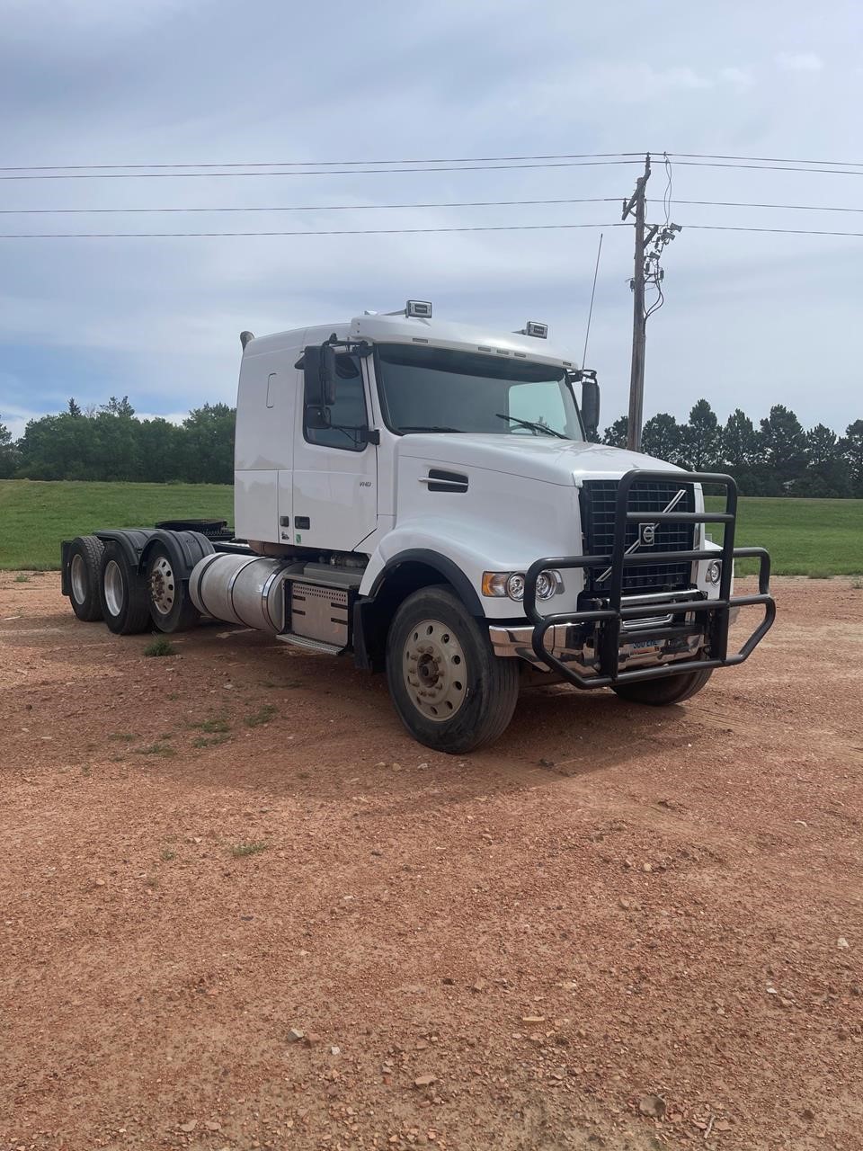 2019 VOLVO VHD64FT400 2019 VOLVO VHD64FT400 - image 4 of 6
