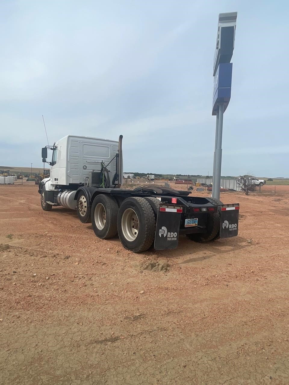 2019 VOLVO VHD64FT400 2019 VOLVO VHD64FT400 - image 6 of 6