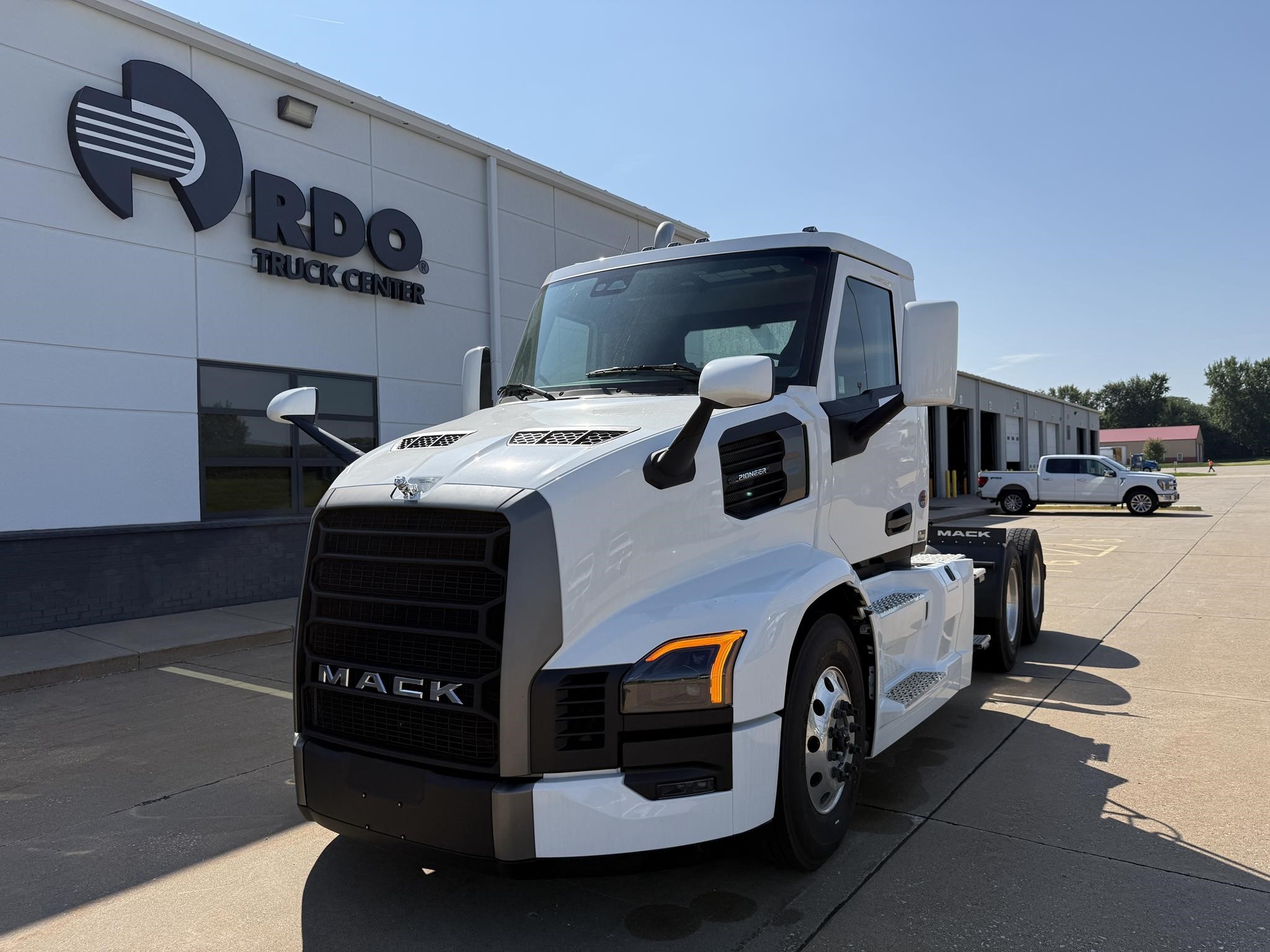 2026 MACK PIONEER 64T 2026 MACK PIONEER 64T - image 1 of 6