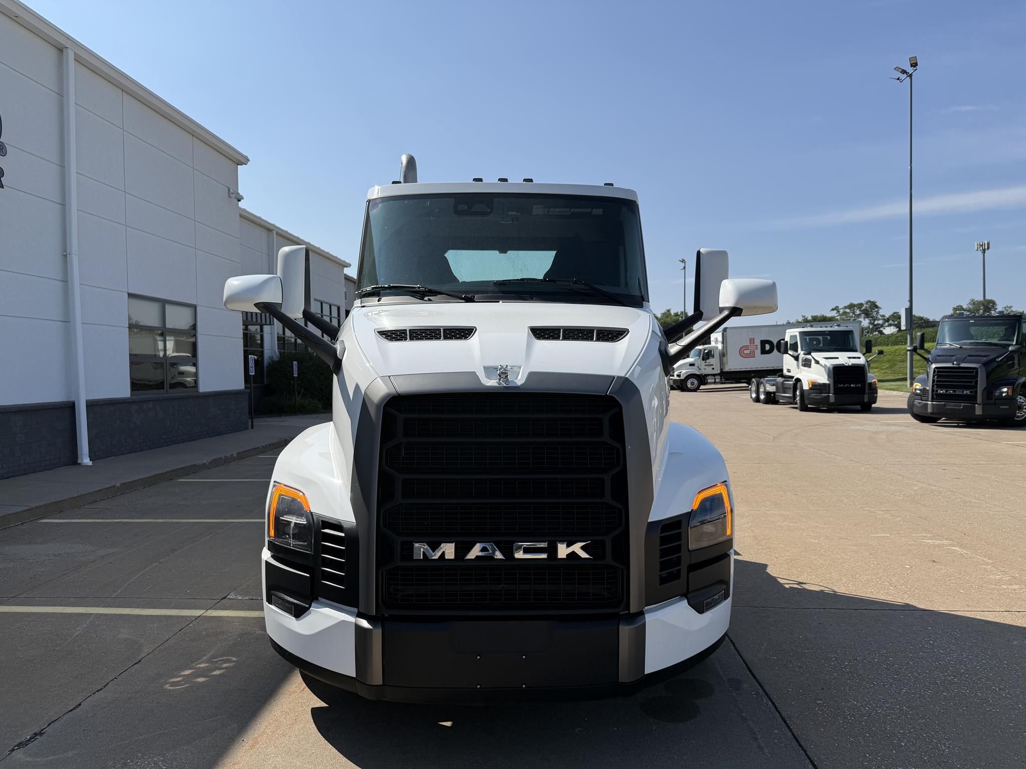 2026 MACK PIONEER 64T 2026 MACK PIONEER 64T - image 2 of 6