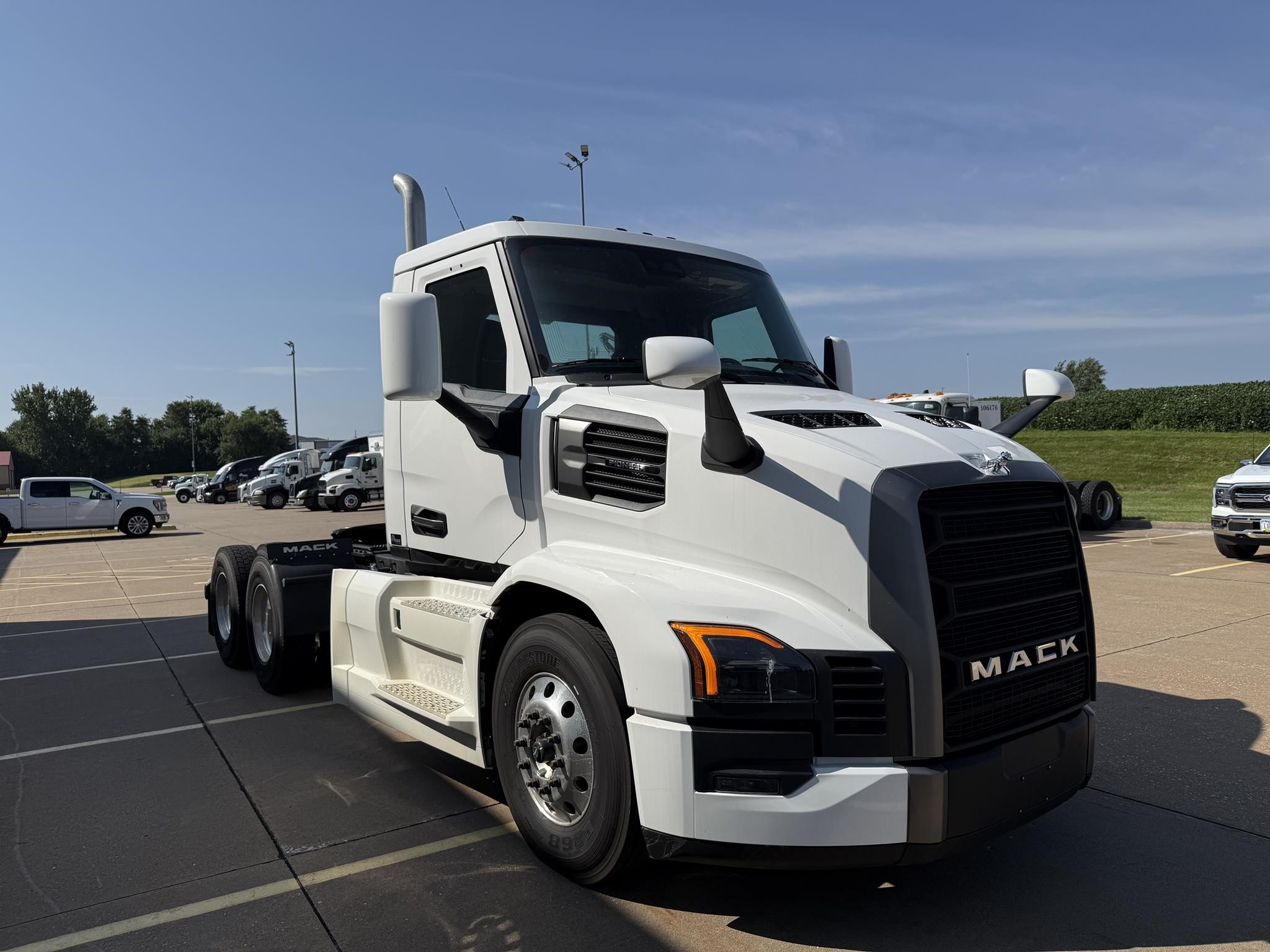 2026 MACK PIONEER 64T 2026 MACK PIONEER 64T - image 3 of 6