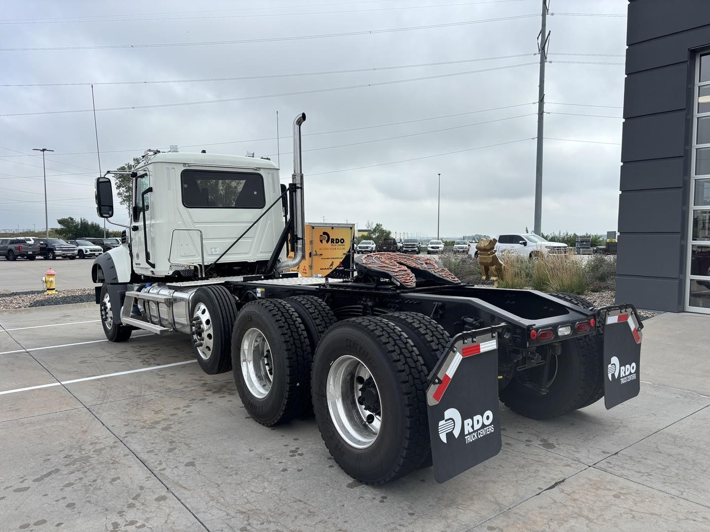 2027 MACK GRANITE 84FT 2027 MACK GRANITE 84FT - image 3 of 6