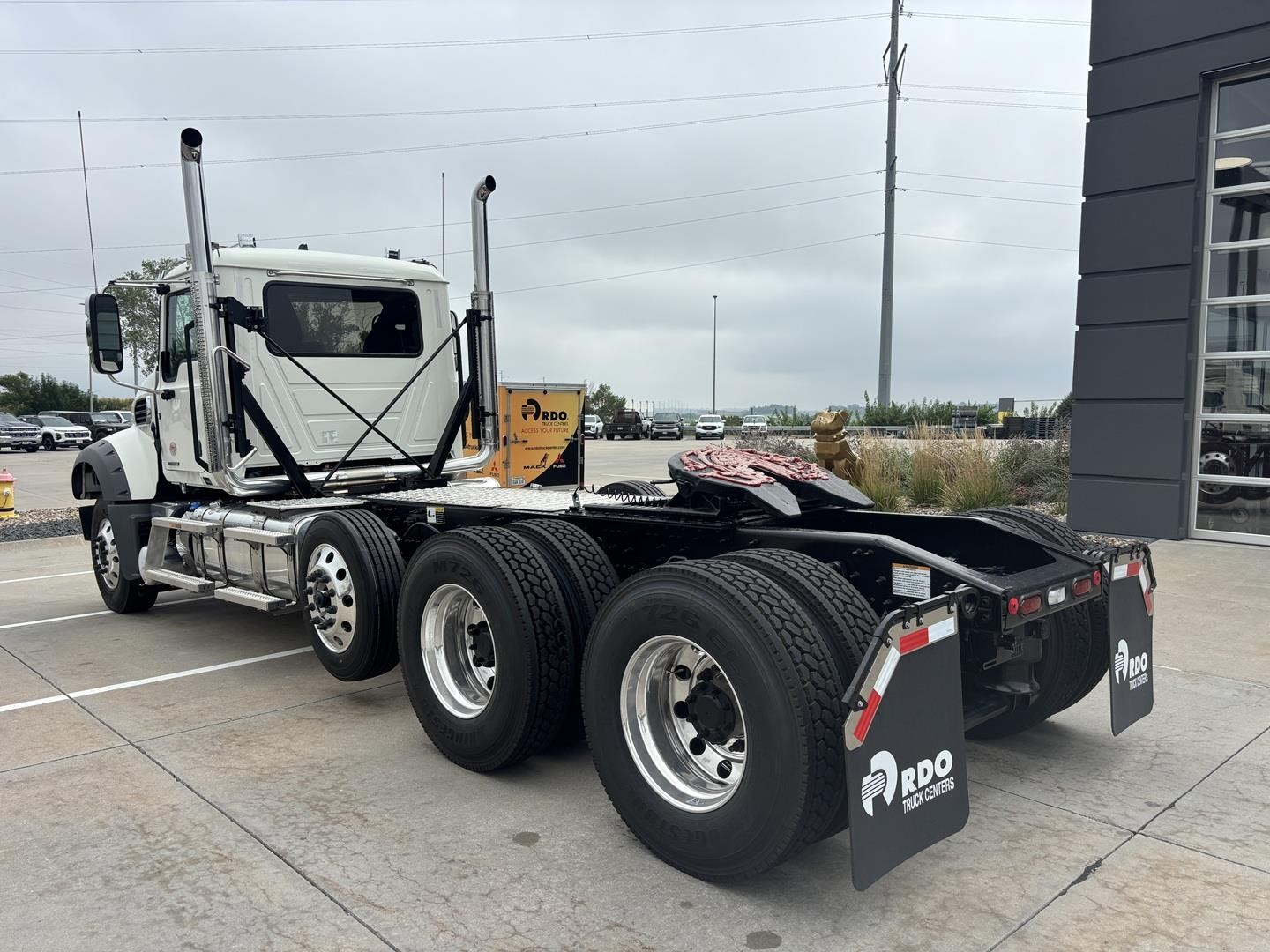 2027 MACK GRANITE 84FT 2027 MACK GRANITE 84FT - image 3 of 6