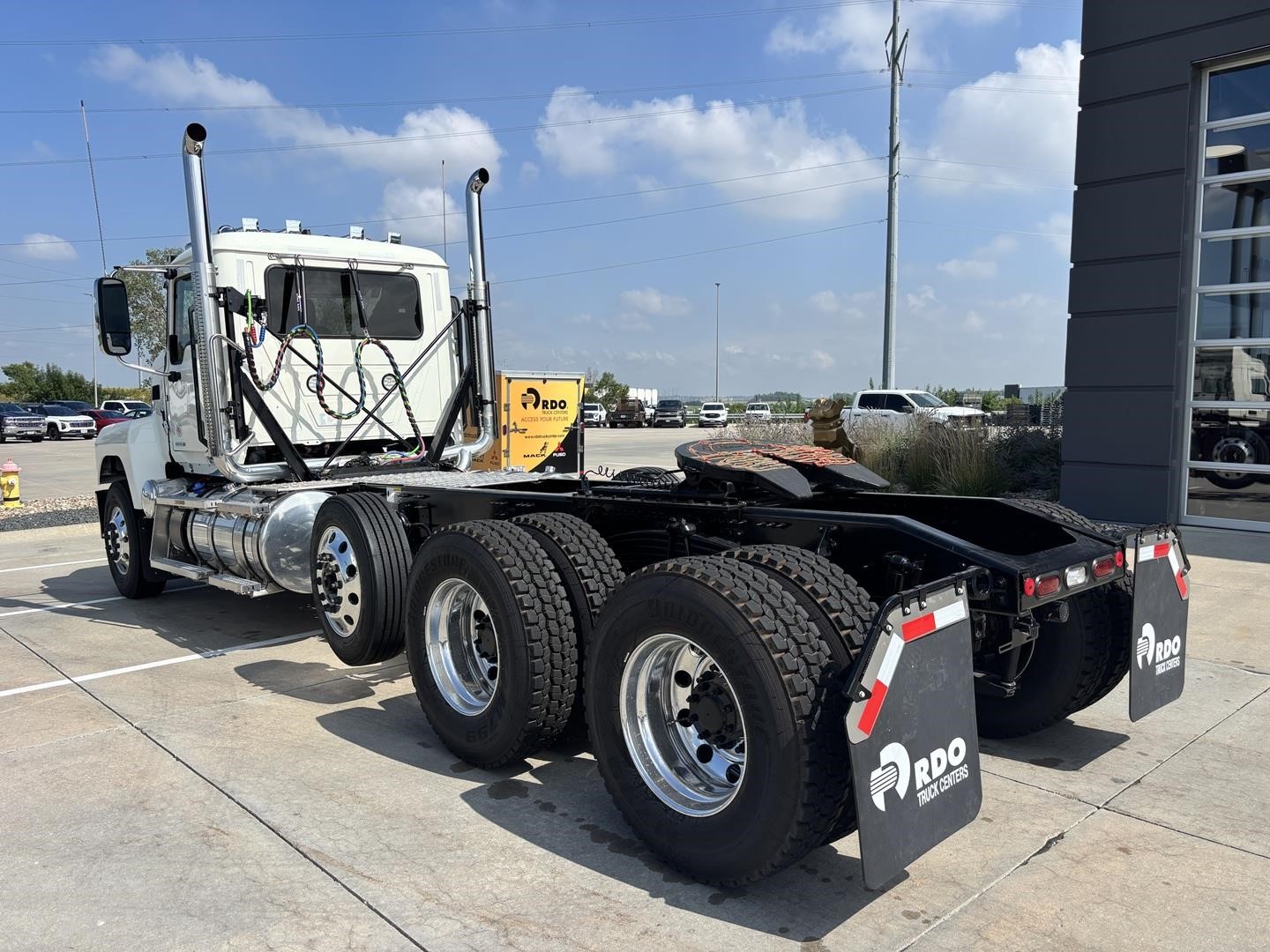 2027 MACK PINNACLE 84T 2027 MACK PINNACLE 84T - image 3 of 6